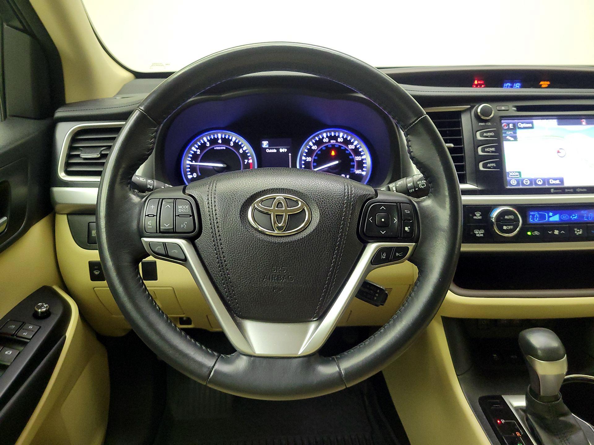 Thumbnail: 2017 Toyota Highlander - 10