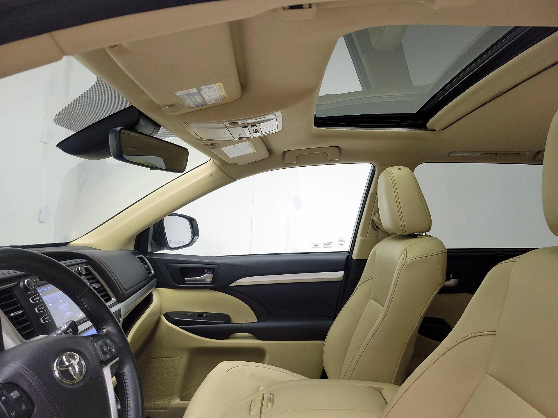 Thumbnail: 2017 Toyota Highlander - 20