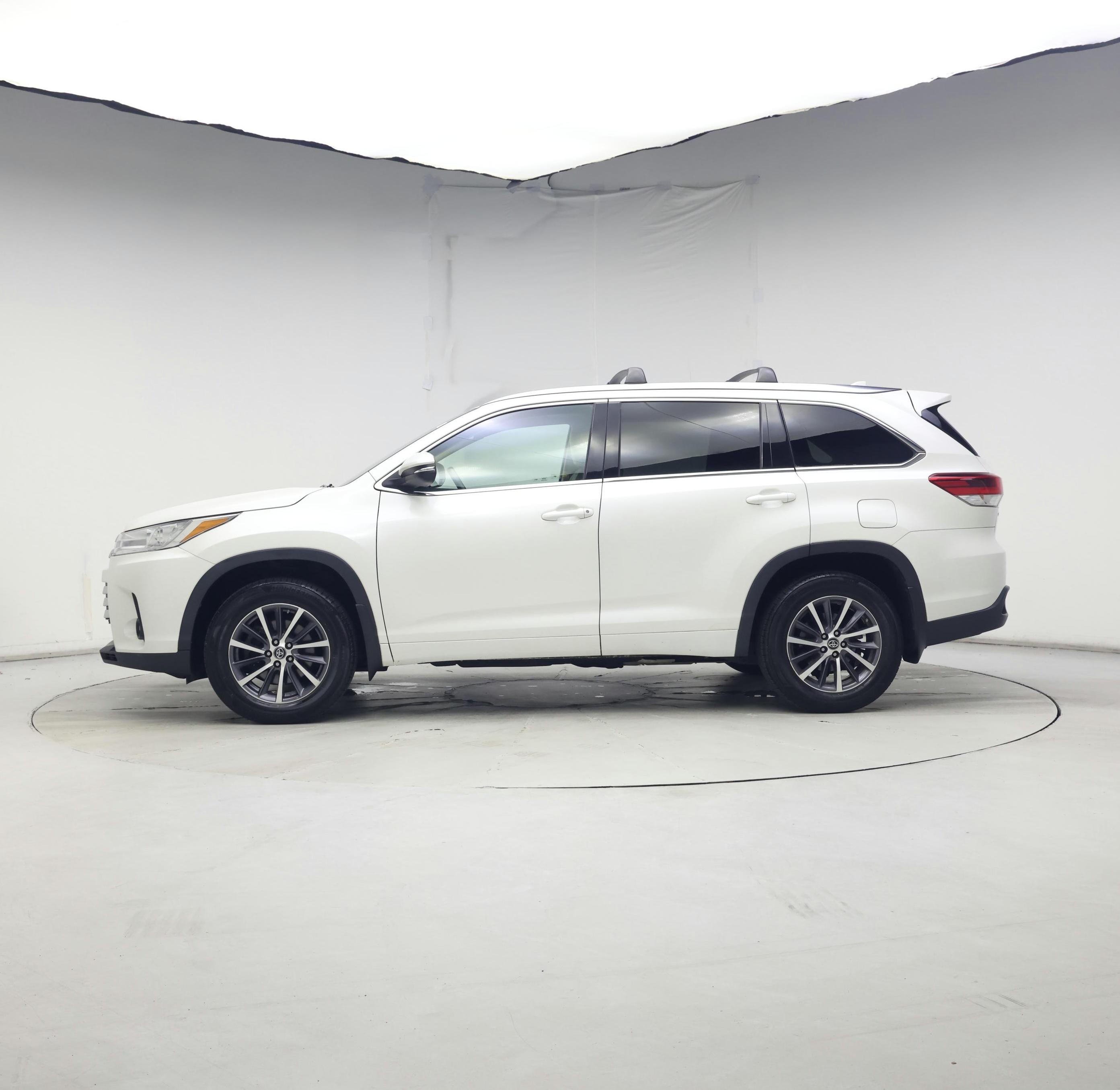 Thumbnail: 2017 Toyota Highlander - 3
