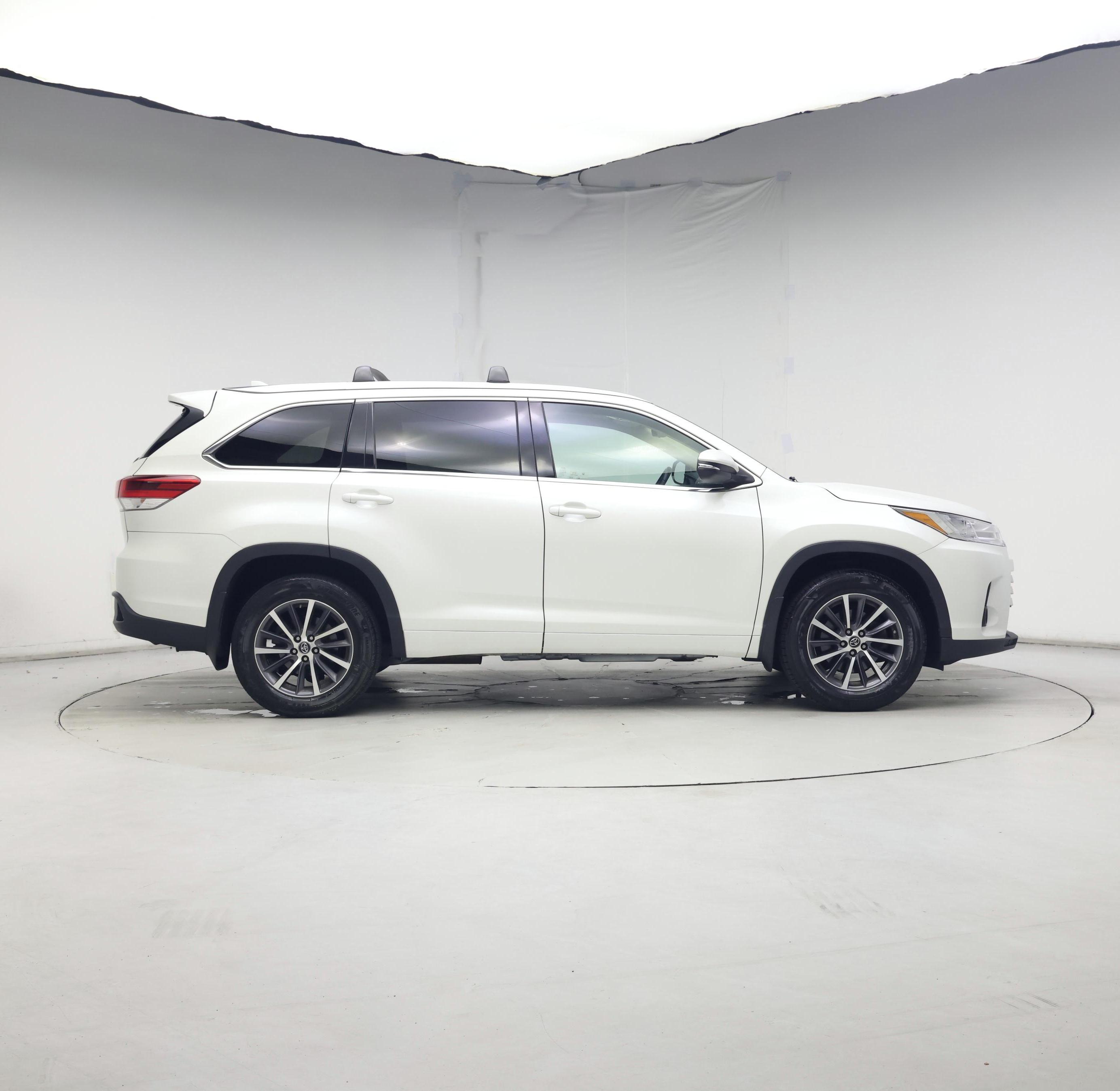 Thumbnail: 2017 Toyota Highlander - 7