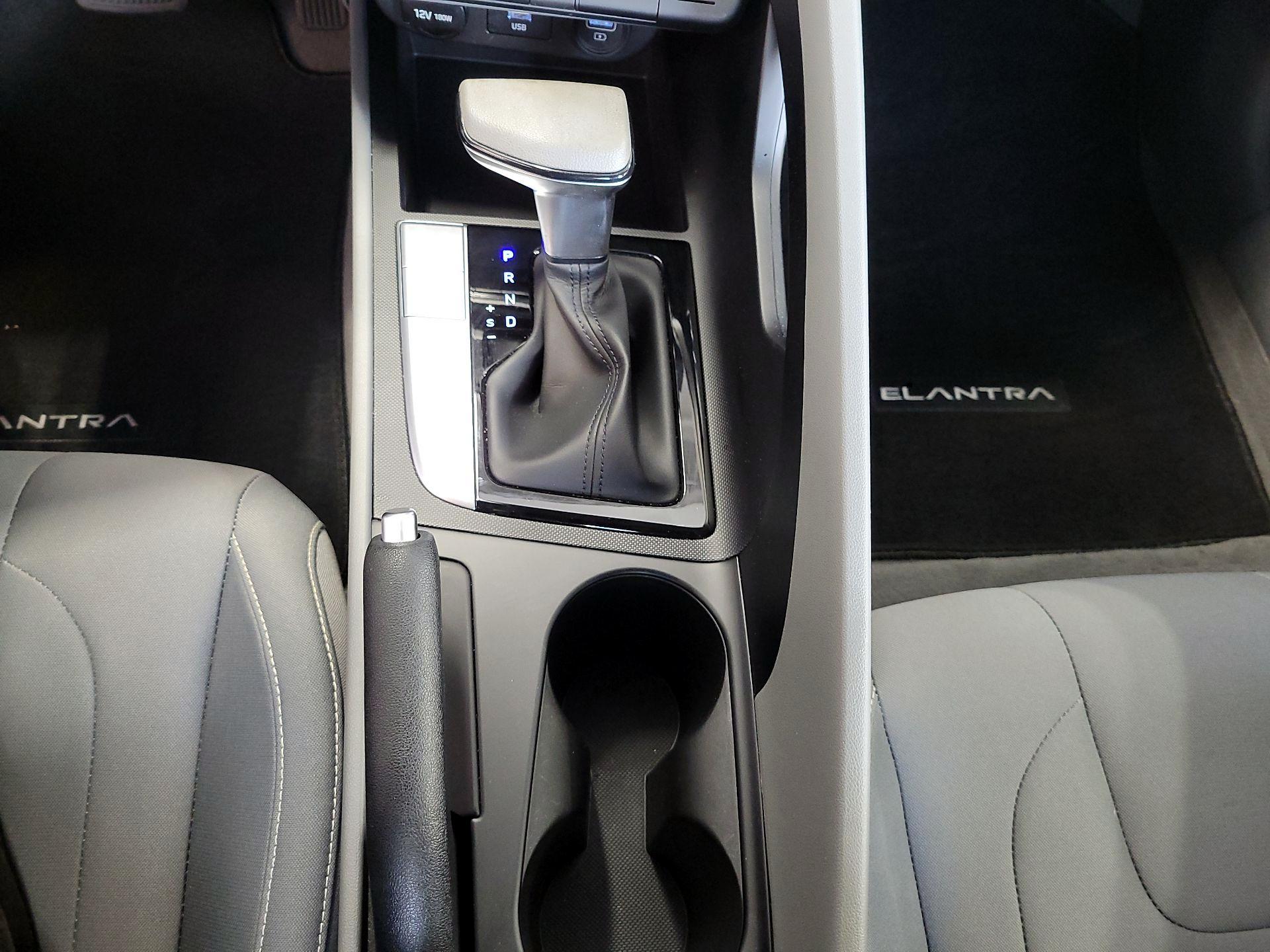 Thumbnail: 2022 Hyundai Elantra - 17