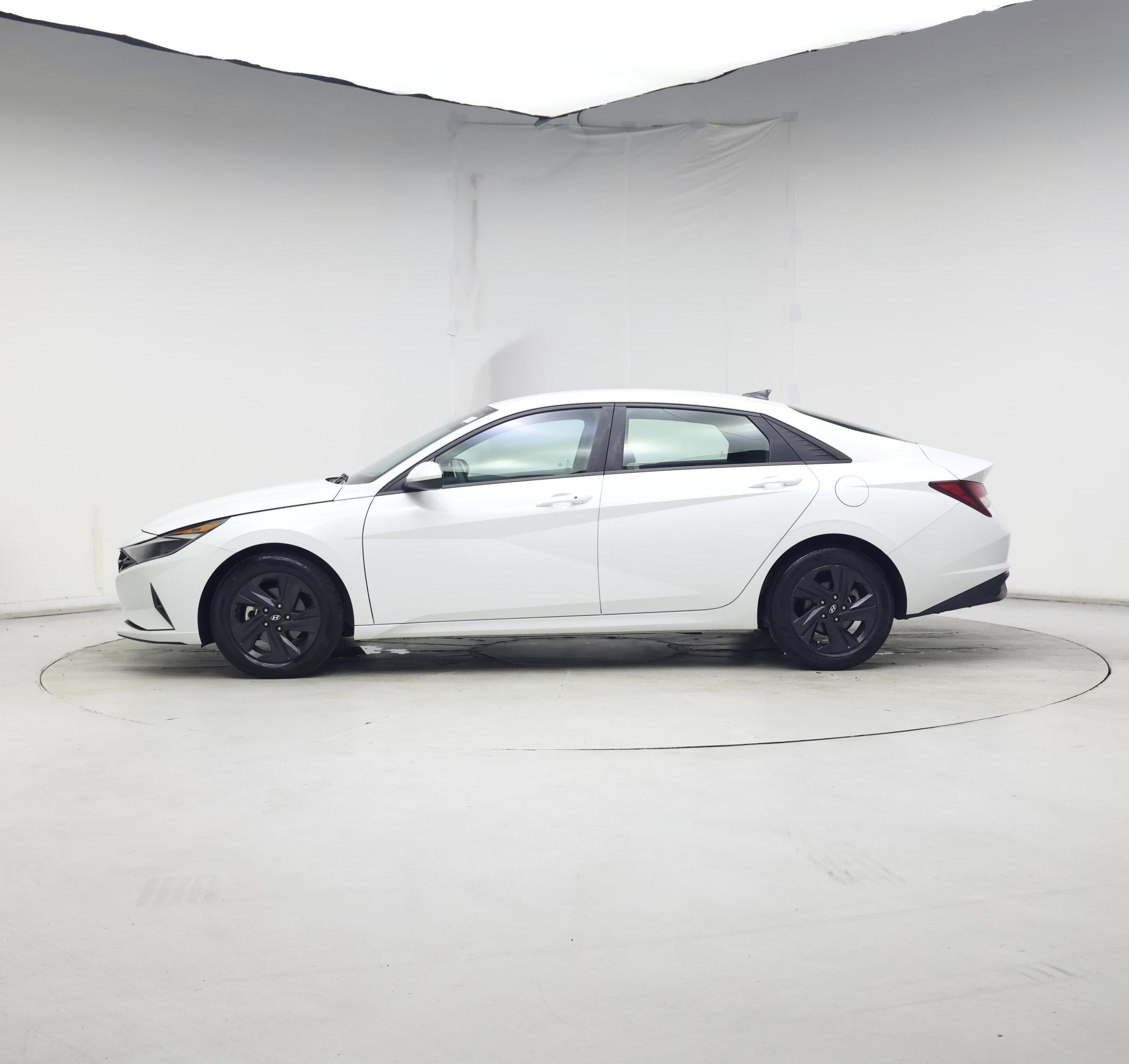Thumbnail: 2022 Hyundai Elantra - 3