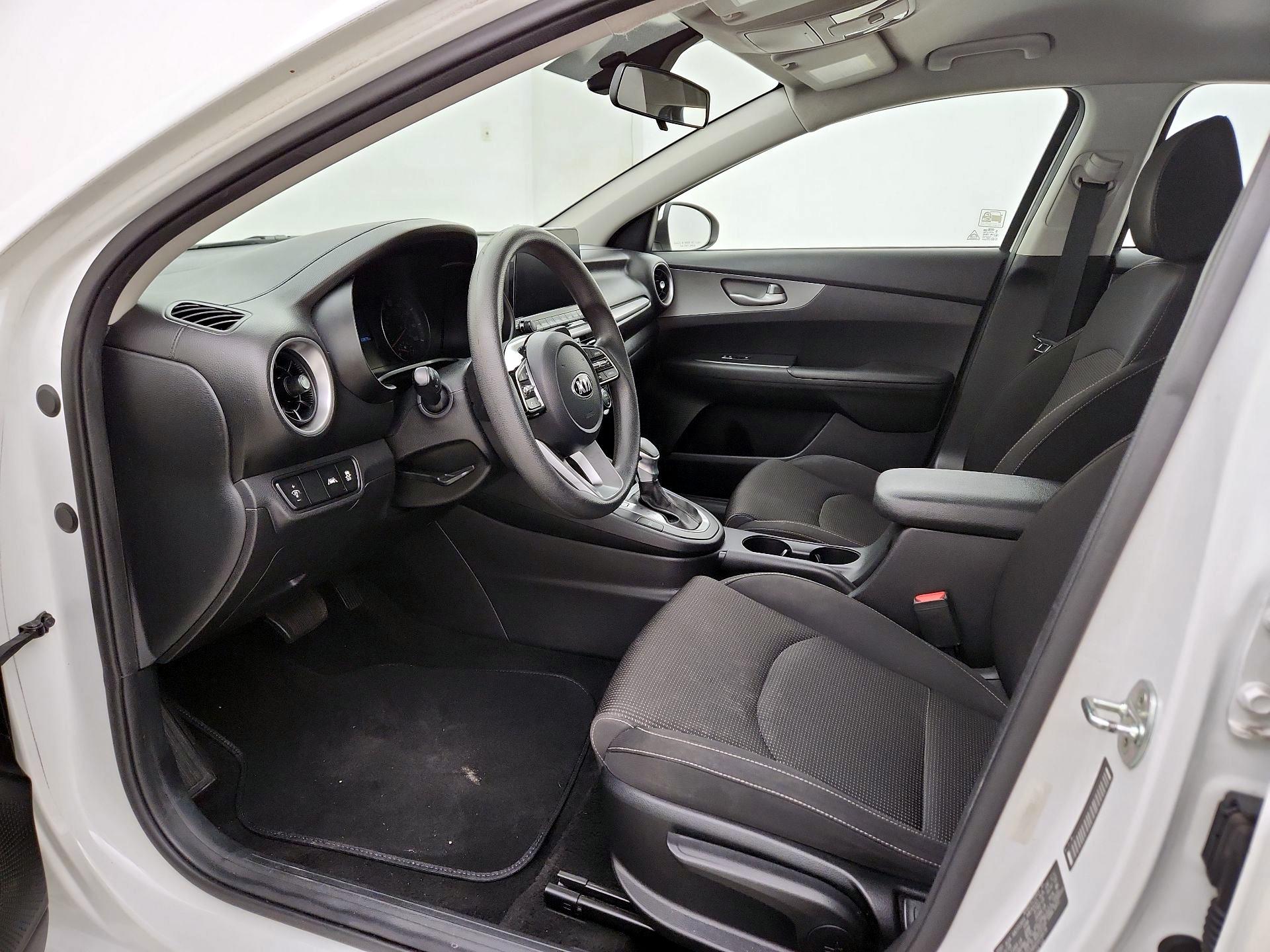 Thumbnail: 2019 Kia Forte - 11