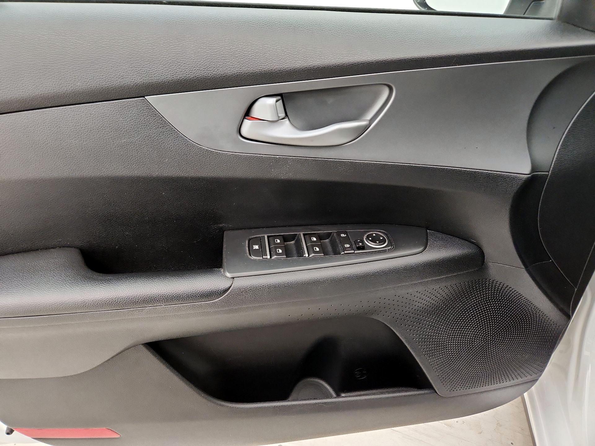 Thumbnail: 2019 Kia Forte - 12