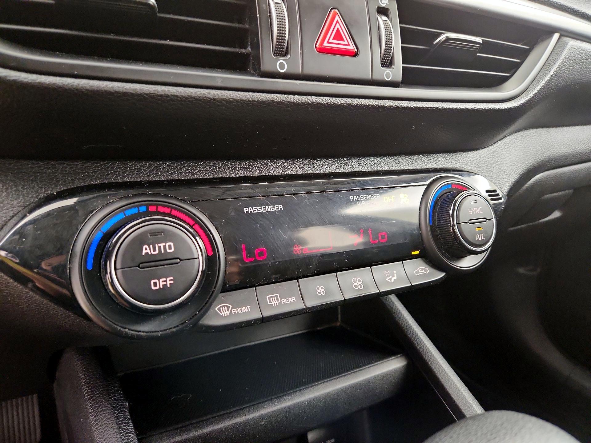 Thumbnail: 2019 Kia Forte - 16