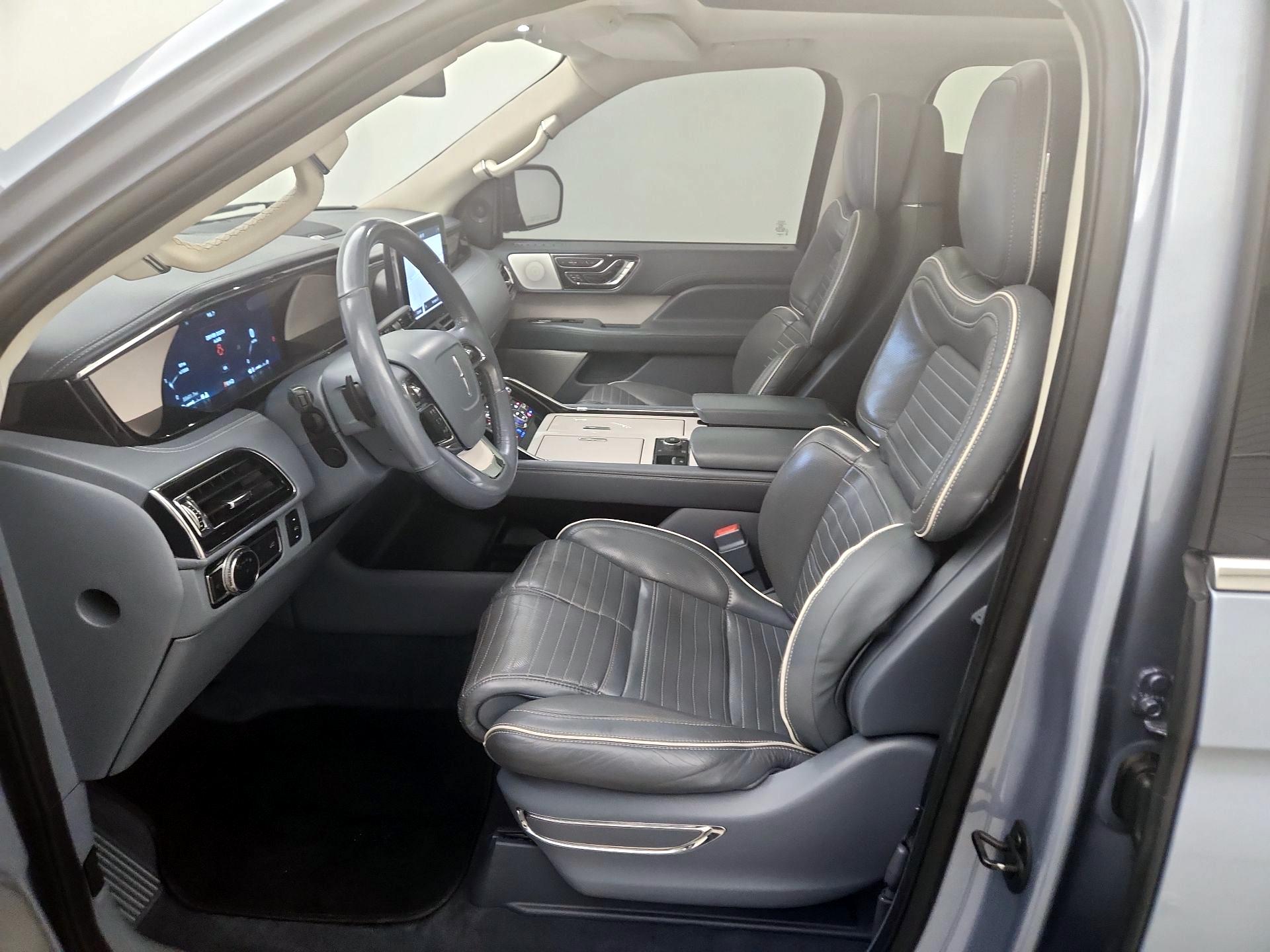 Thumbnail: 2020 Lincoln Navigator - 11