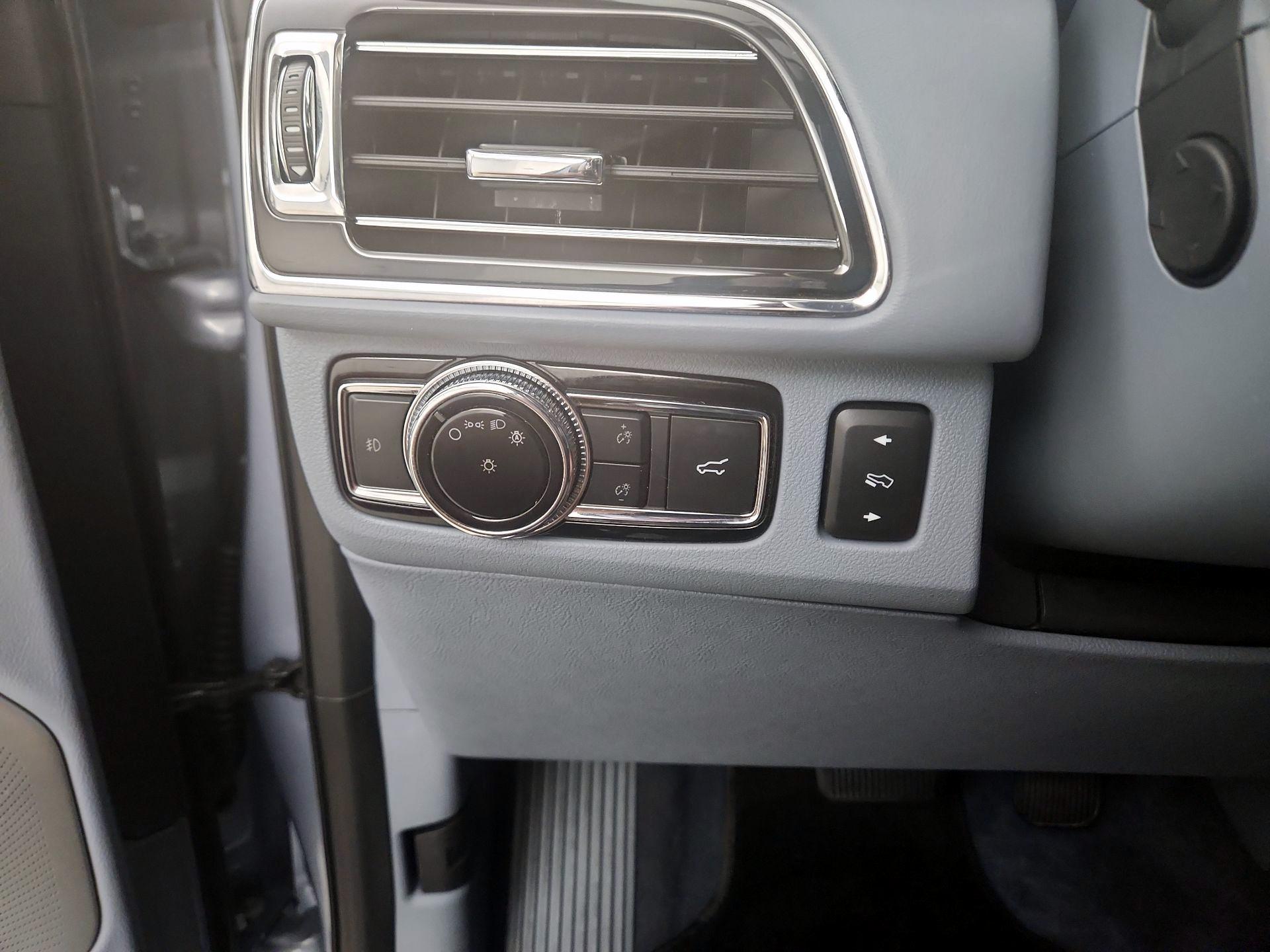 Thumbnail: 2020 Lincoln Navigator - 13