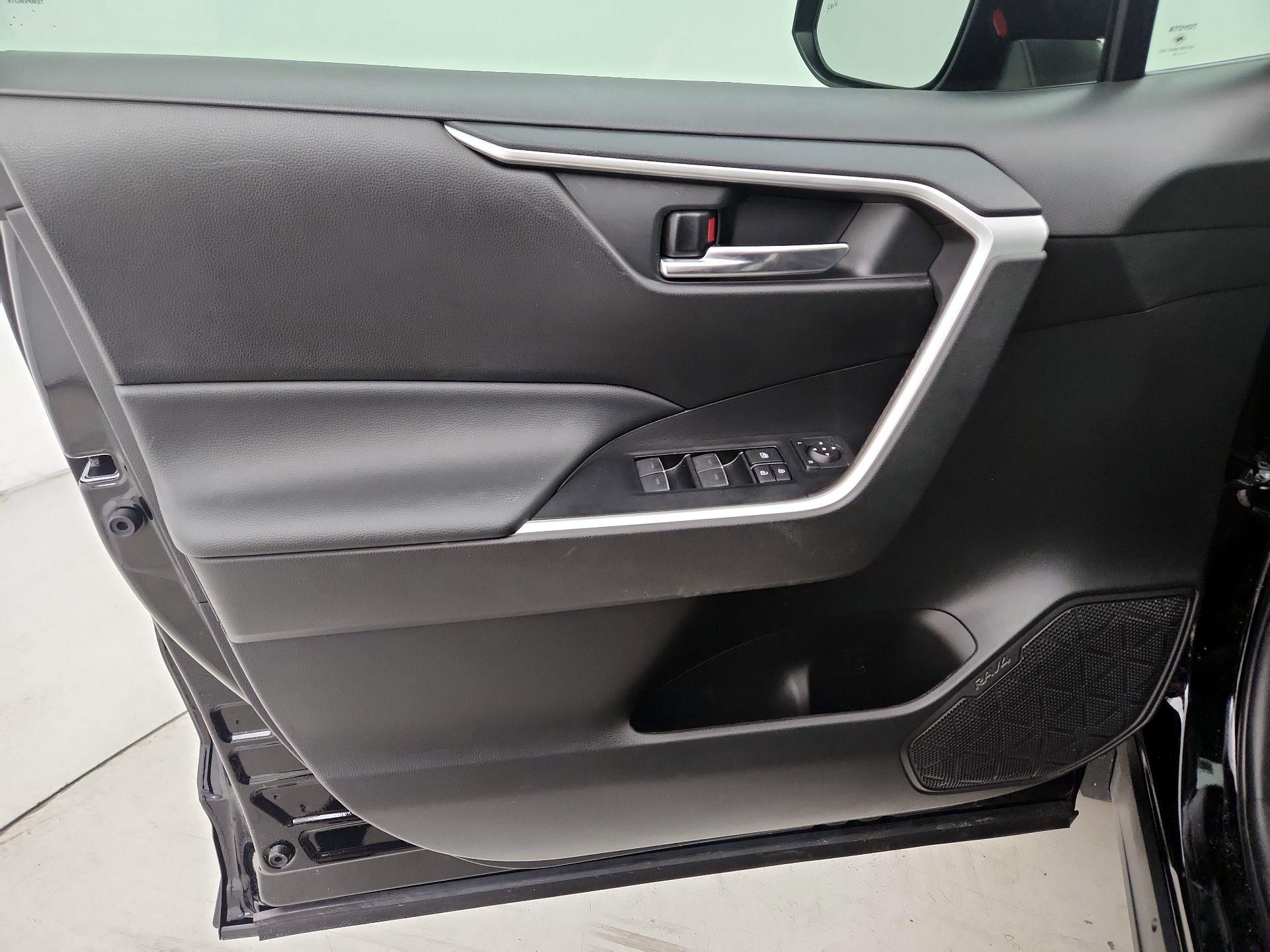 Thumbnail: 2022 Toyota RAV4 - 12