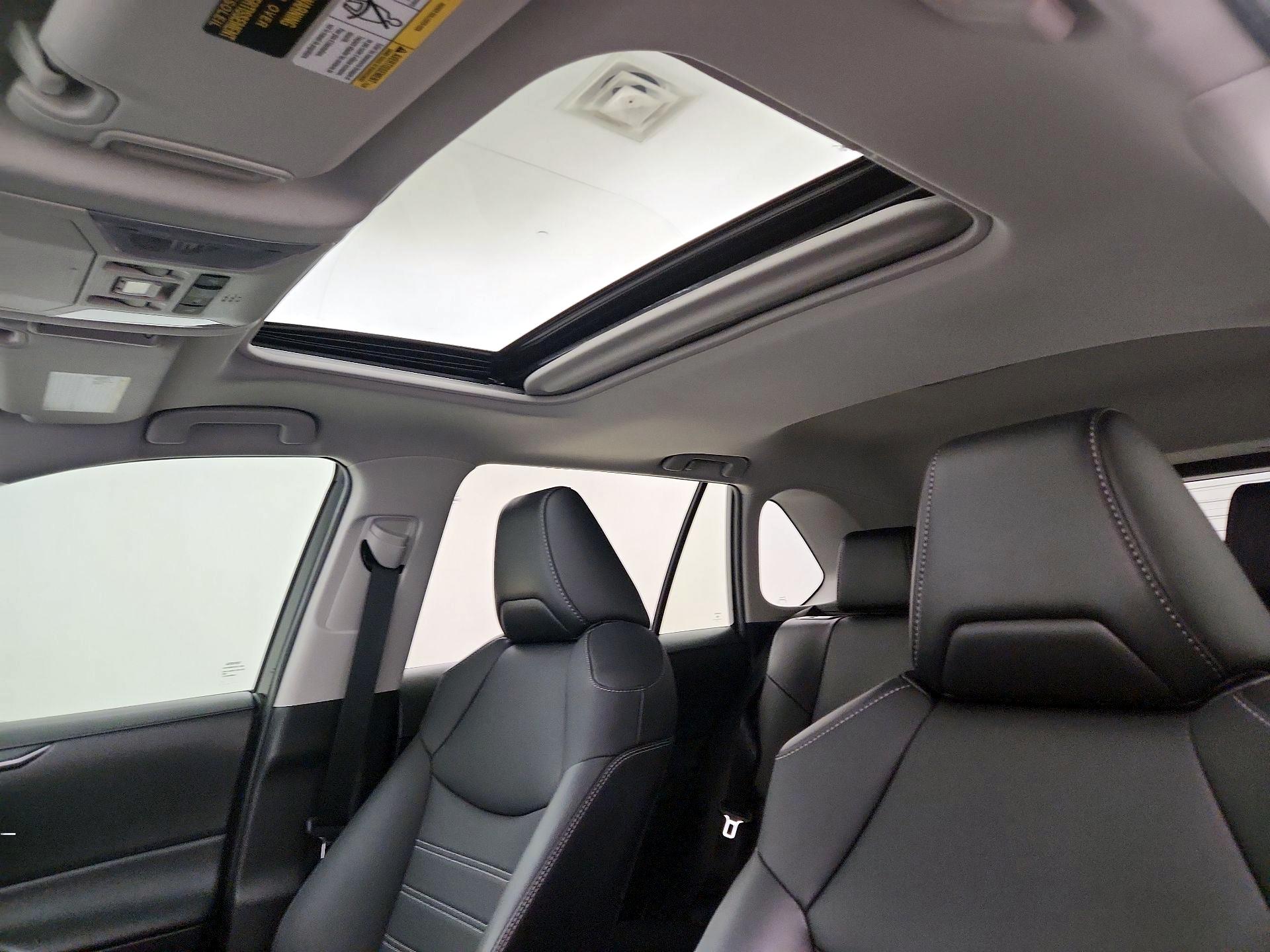 Thumbnail: 2022 Toyota RAV4 - 19