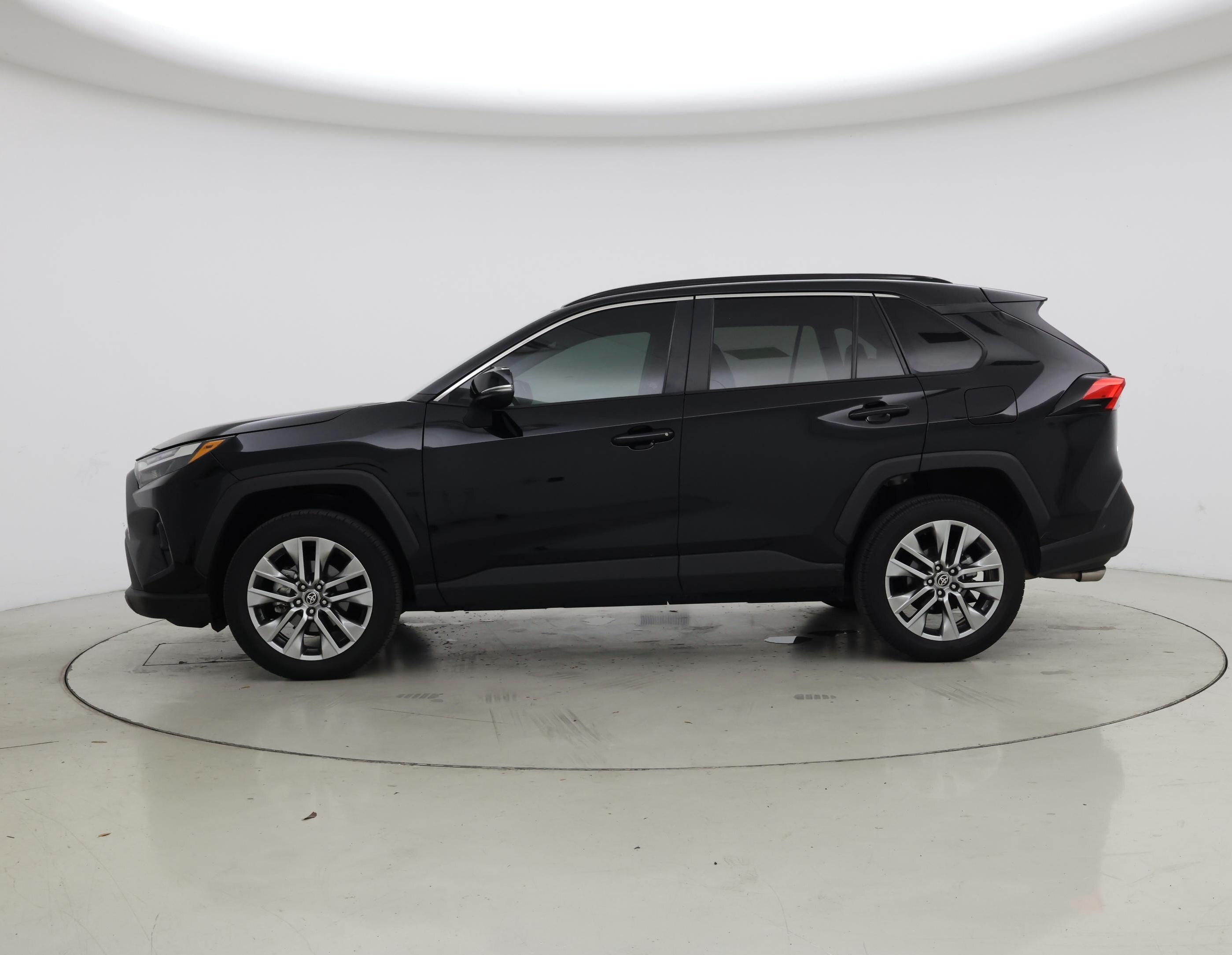 Thumbnail: 2022 Toyota RAV4 - 3
