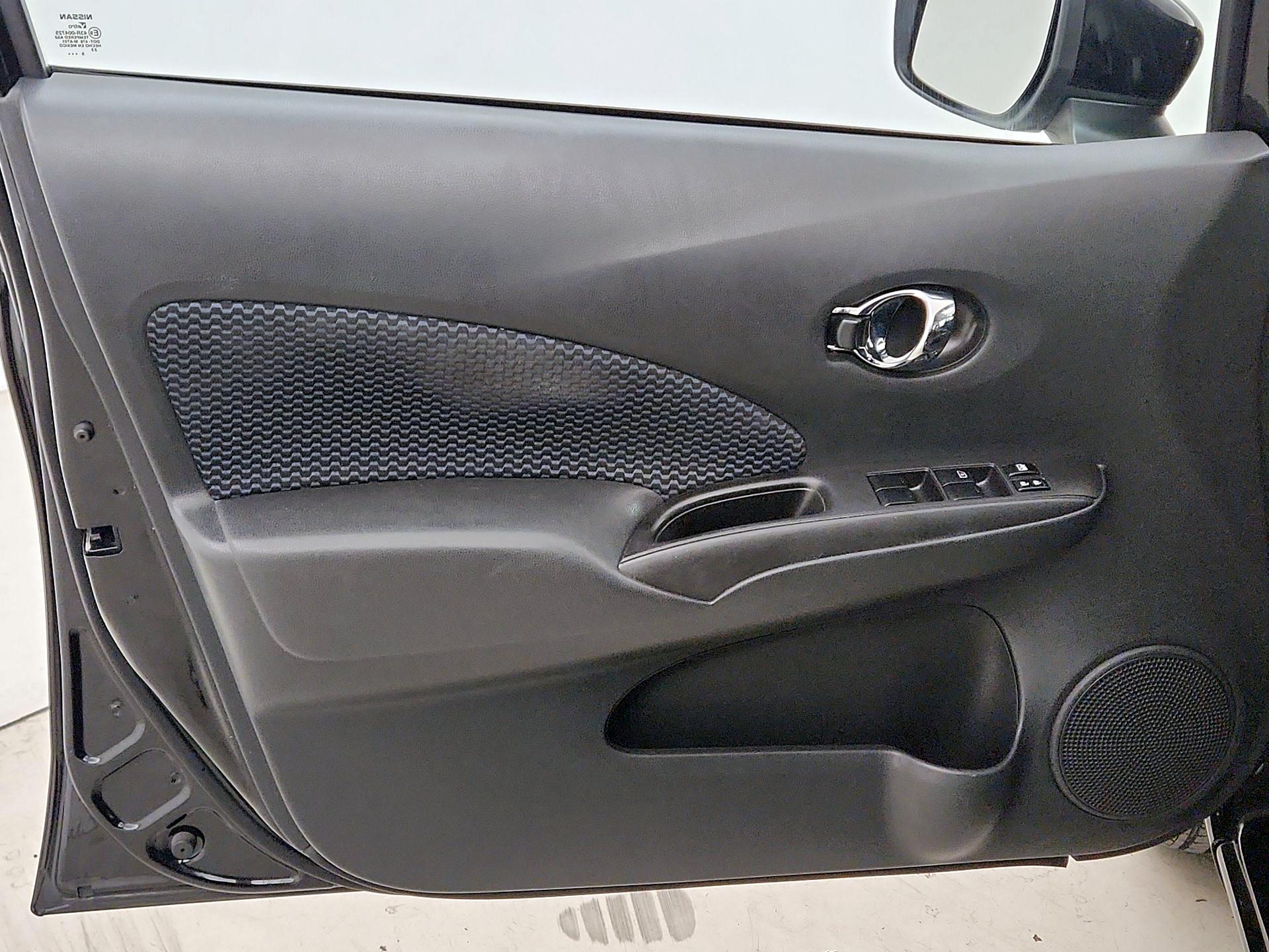 Thumbnail: 2016 Nissan Versa Note - 12