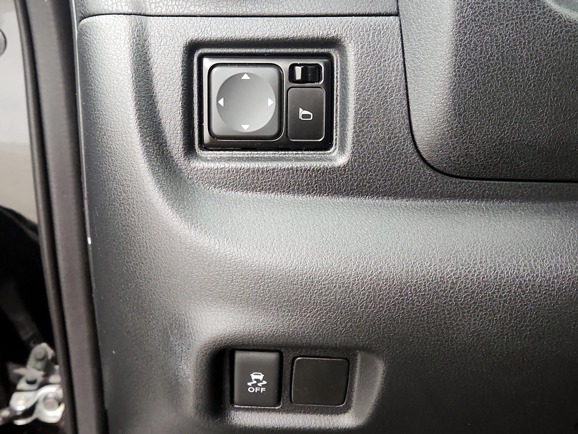 Thumbnail: 2016 Nissan Versa Note - 13