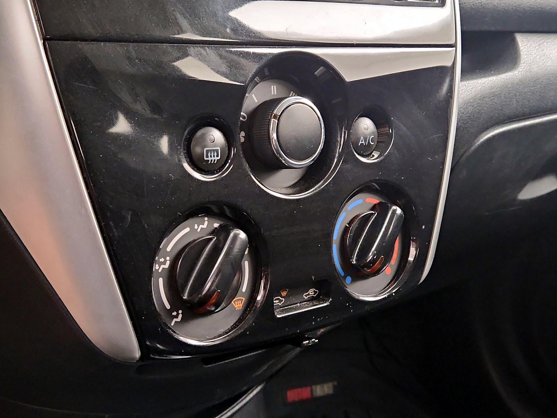 Thumbnail: 2016 Nissan Versa Note - 16