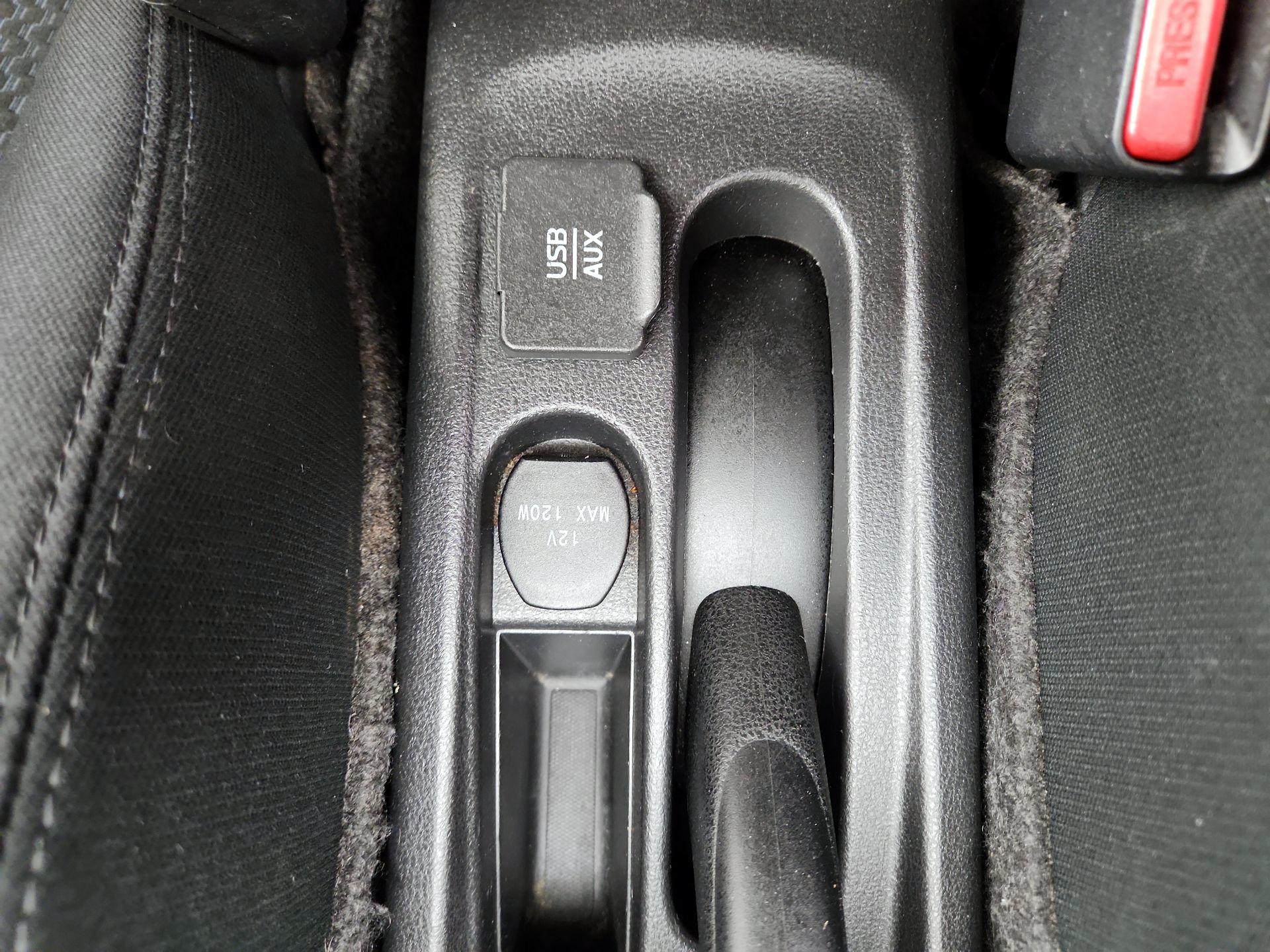 Thumbnail: 2016 Nissan Versa Note - 18