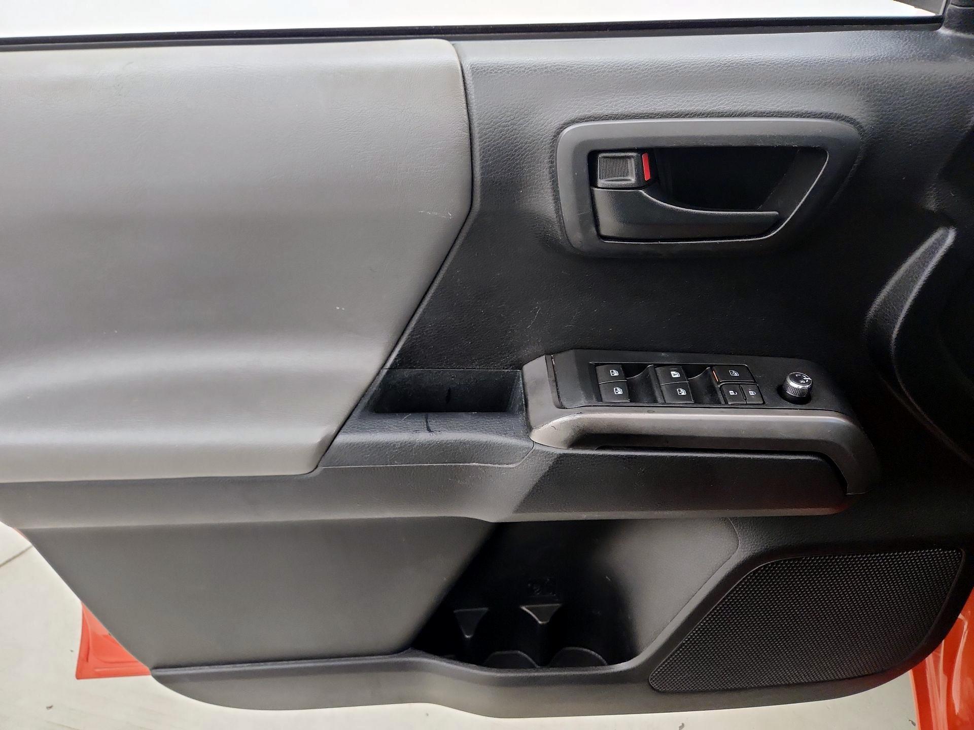 Thumbnail: 2017 Toyota Tacoma - 12
