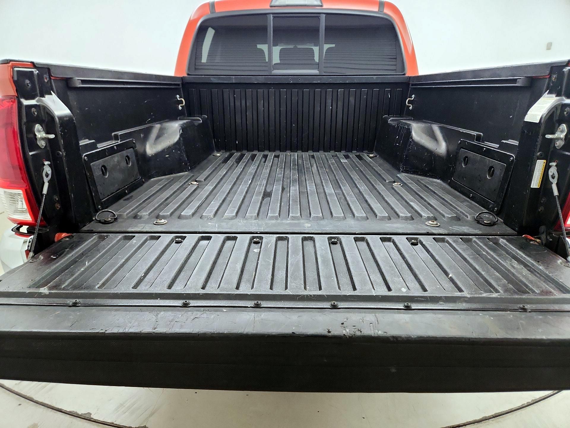 Thumbnail: 2017 Toyota Tacoma - 20