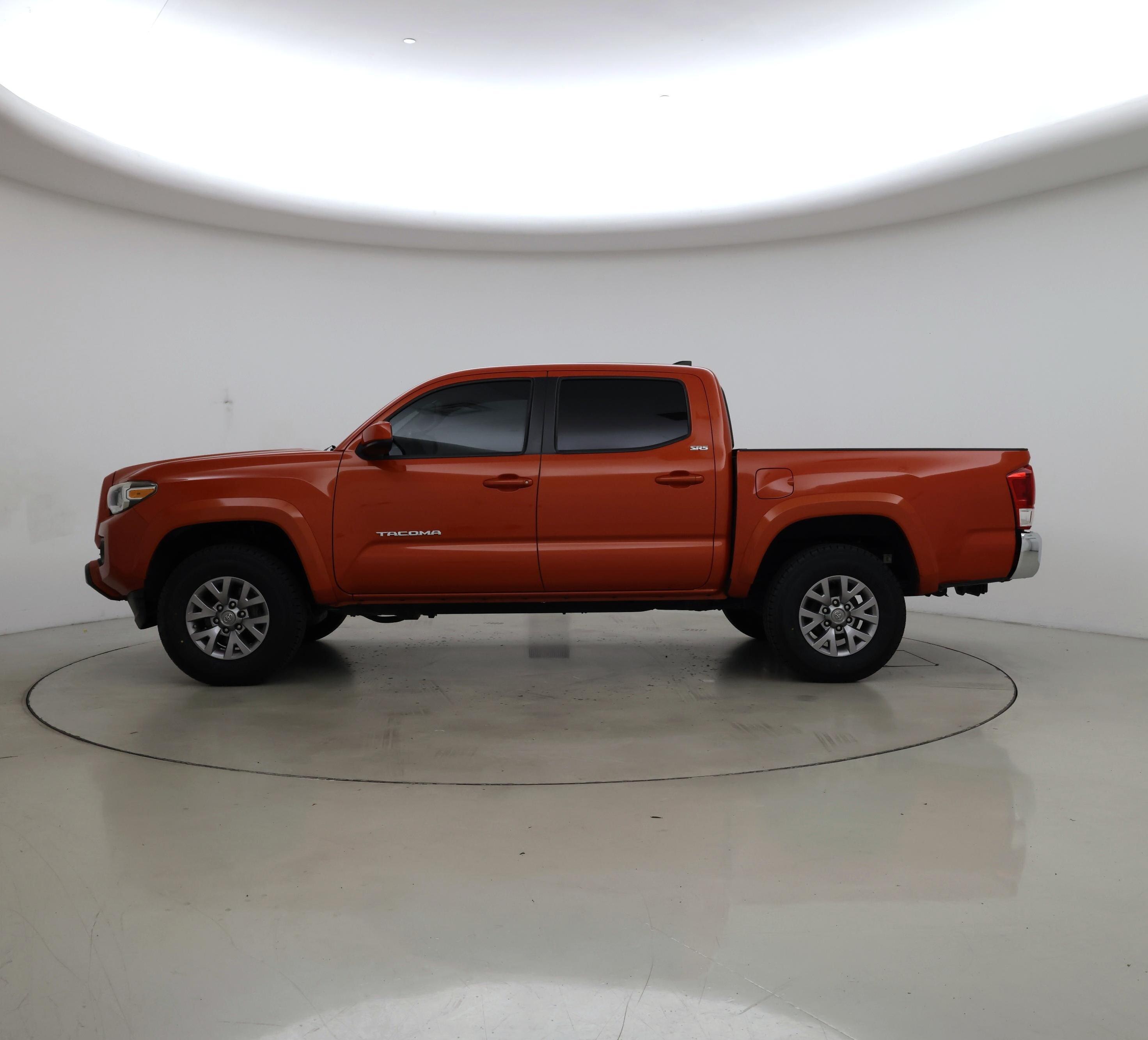 Thumbnail: 2017 Toyota Tacoma - 3