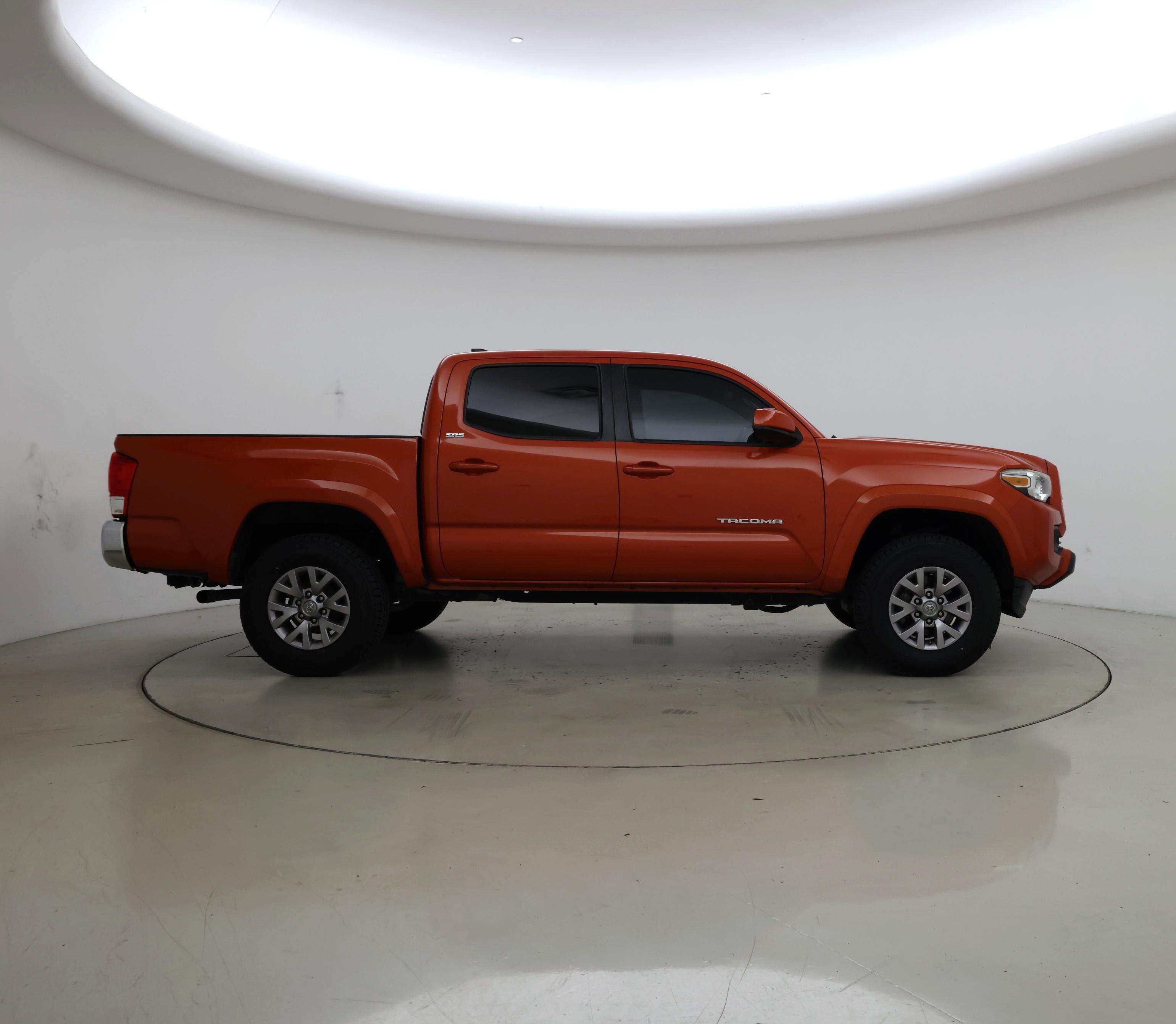 Thumbnail: 2017 Toyota Tacoma - 7