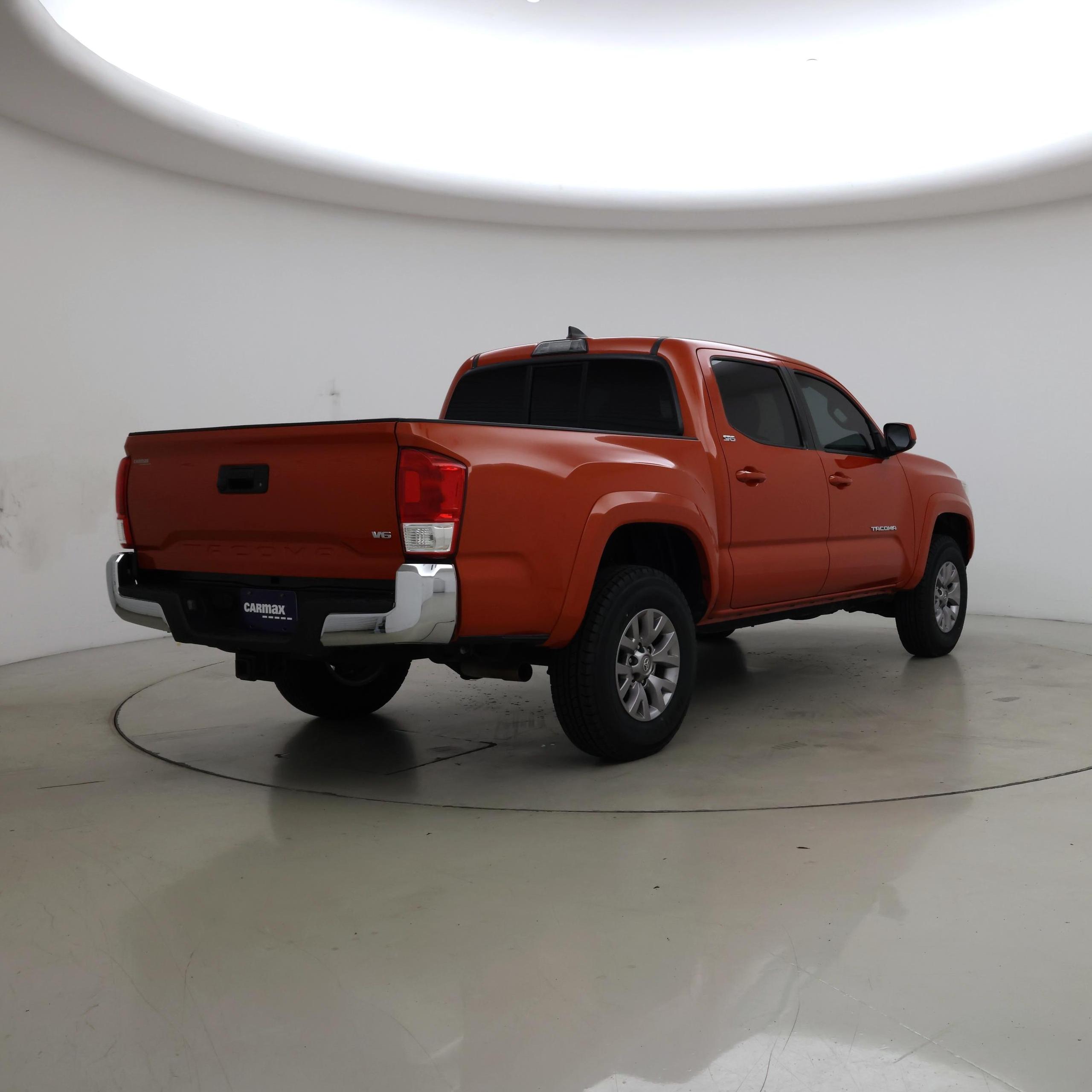 Thumbnail: 2017 Toyota Tacoma - 8