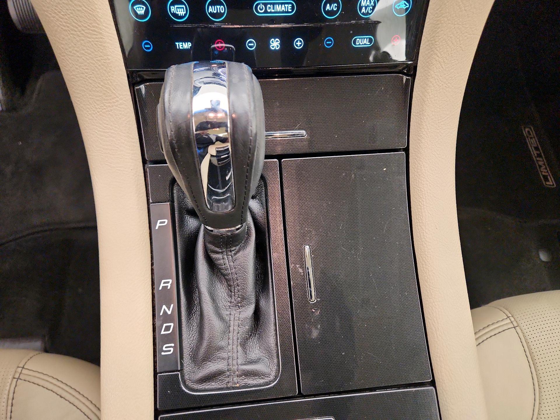 Thumbnail: 2014 Ford Taurus - 17