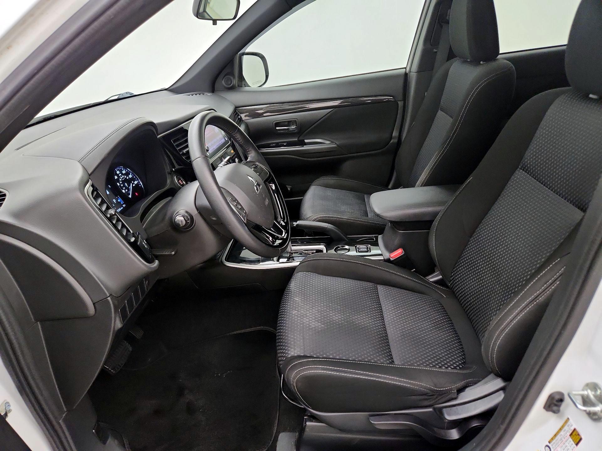 Thumbnail: 2018 Mitsubishi Outlander - 11