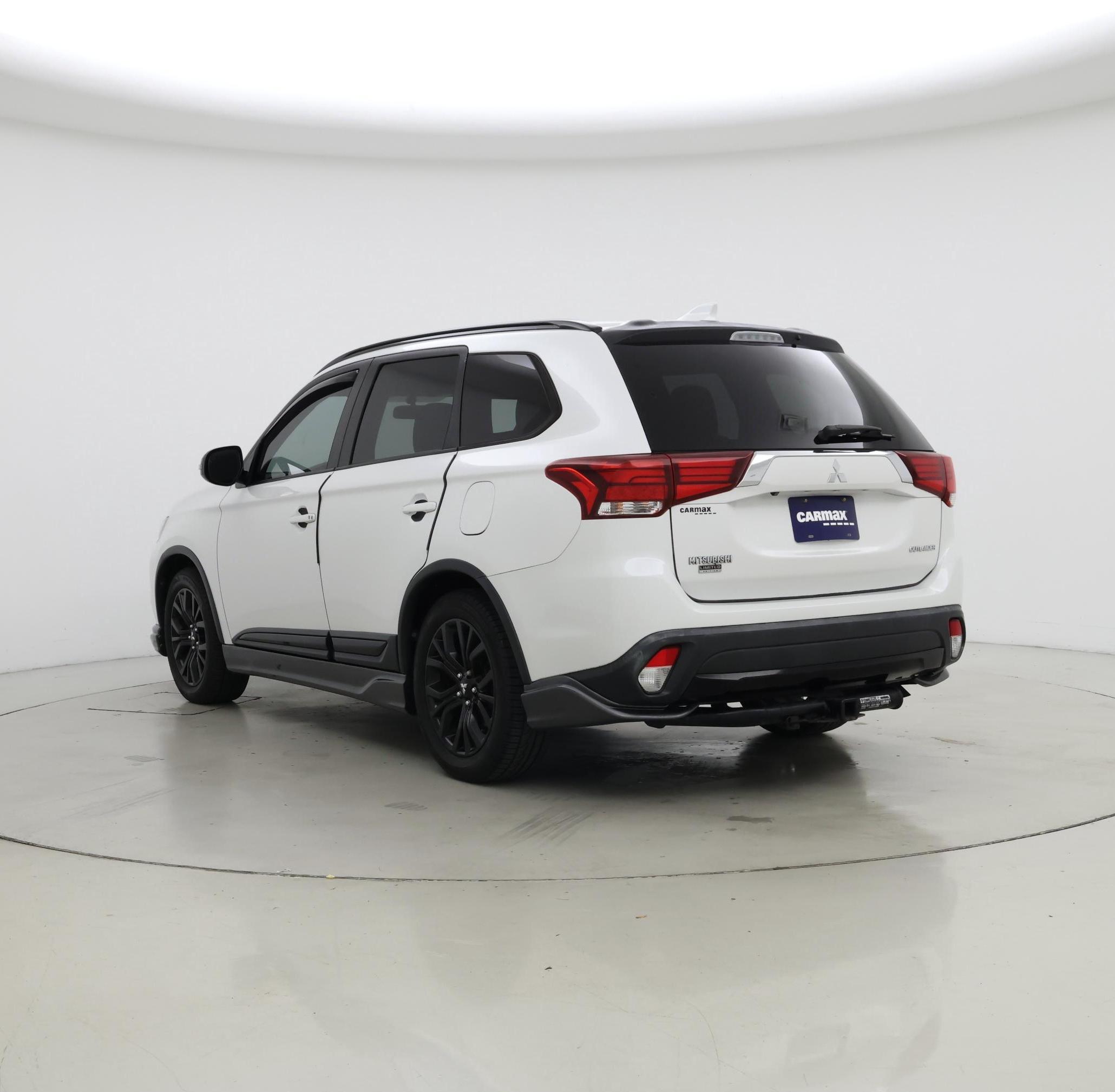 Thumbnail: 2018 Mitsubishi Outlander - 2