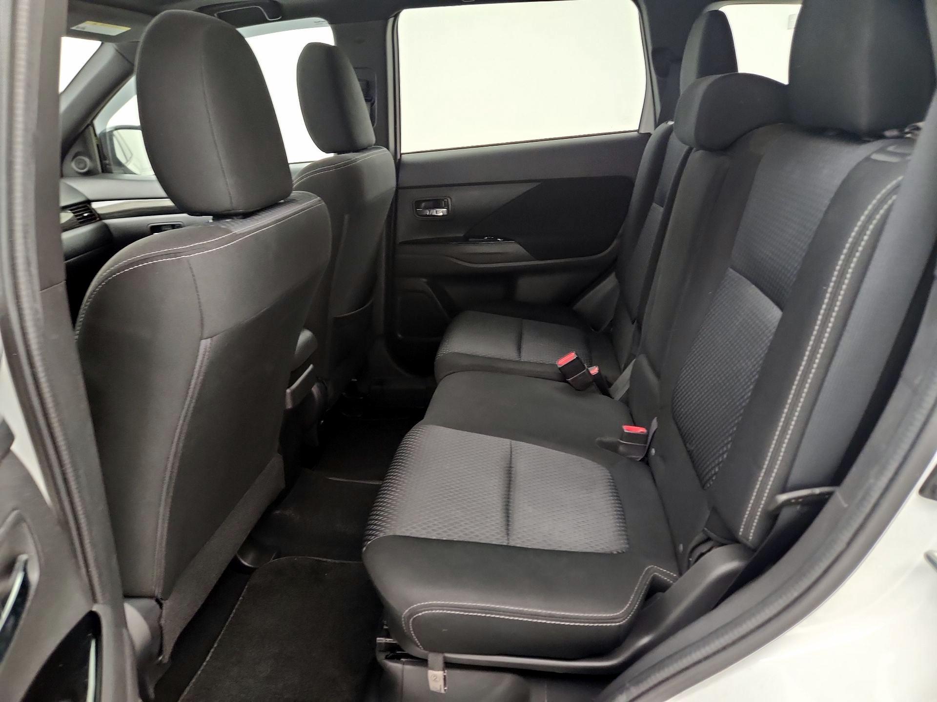 Thumbnail: 2018 Mitsubishi Outlander - 19