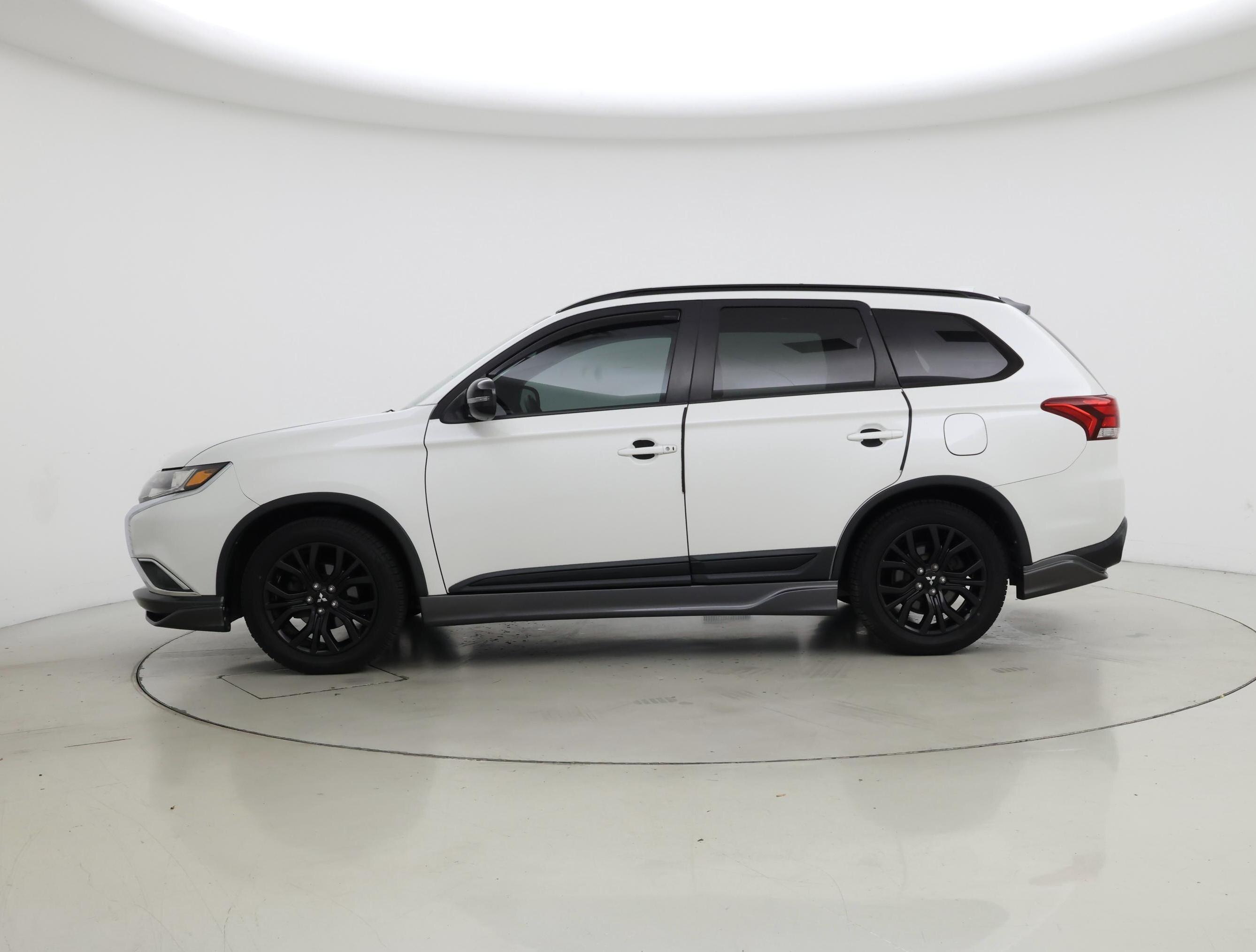 Thumbnail: 2018 Mitsubishi Outlander - 3