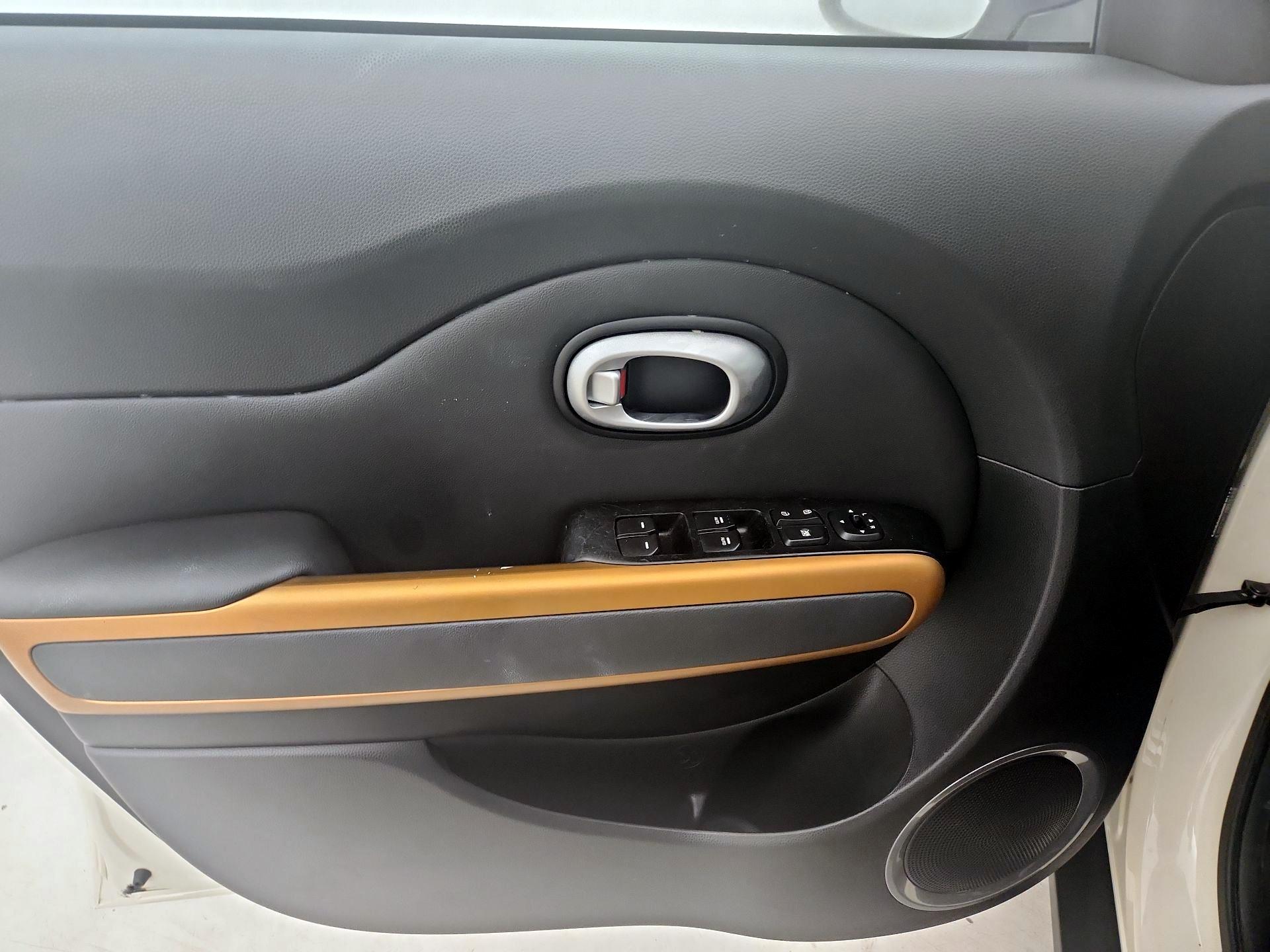 Thumbnail: 2015 Kia Soul - 12