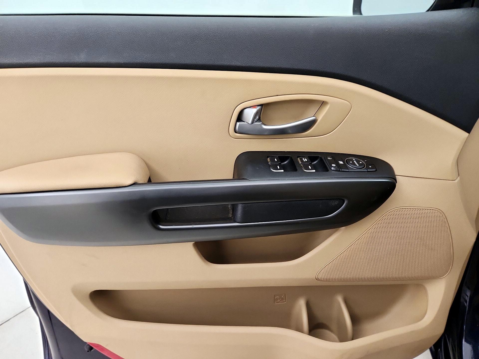 Thumbnail: 2019 Kia Sedona - 12