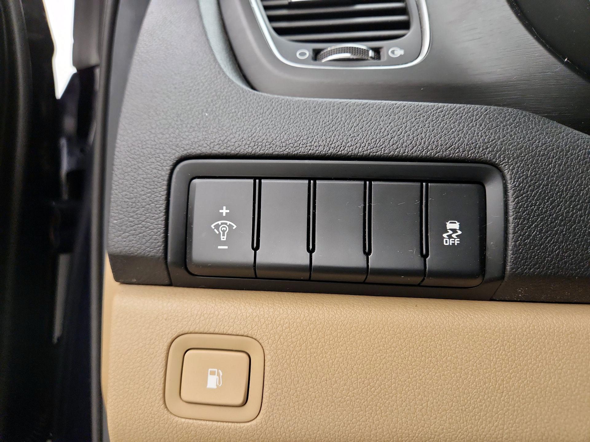 Thumbnail: 2019 Kia Sedona - 13