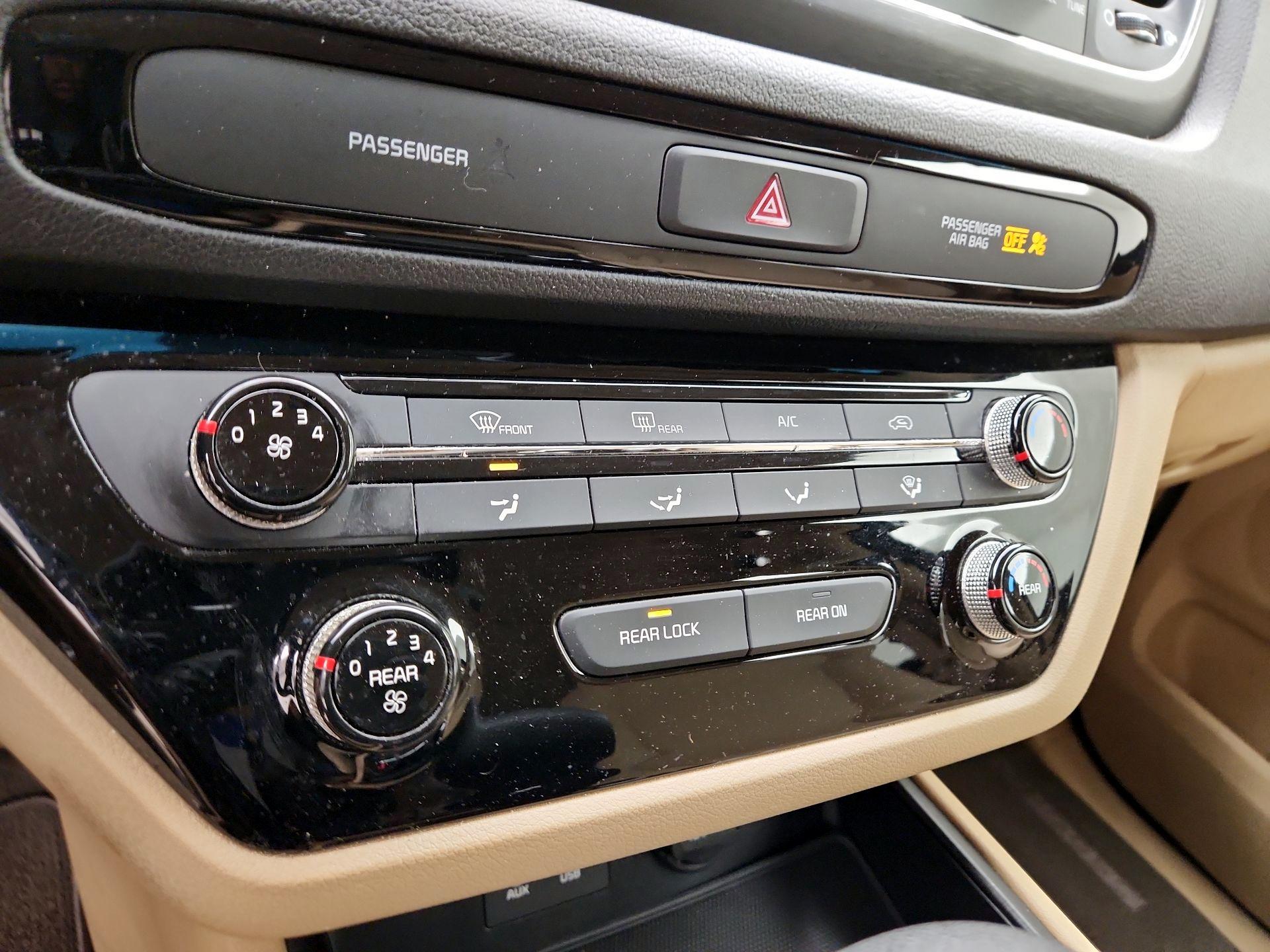 Thumbnail: 2019 Kia Sedona - 16