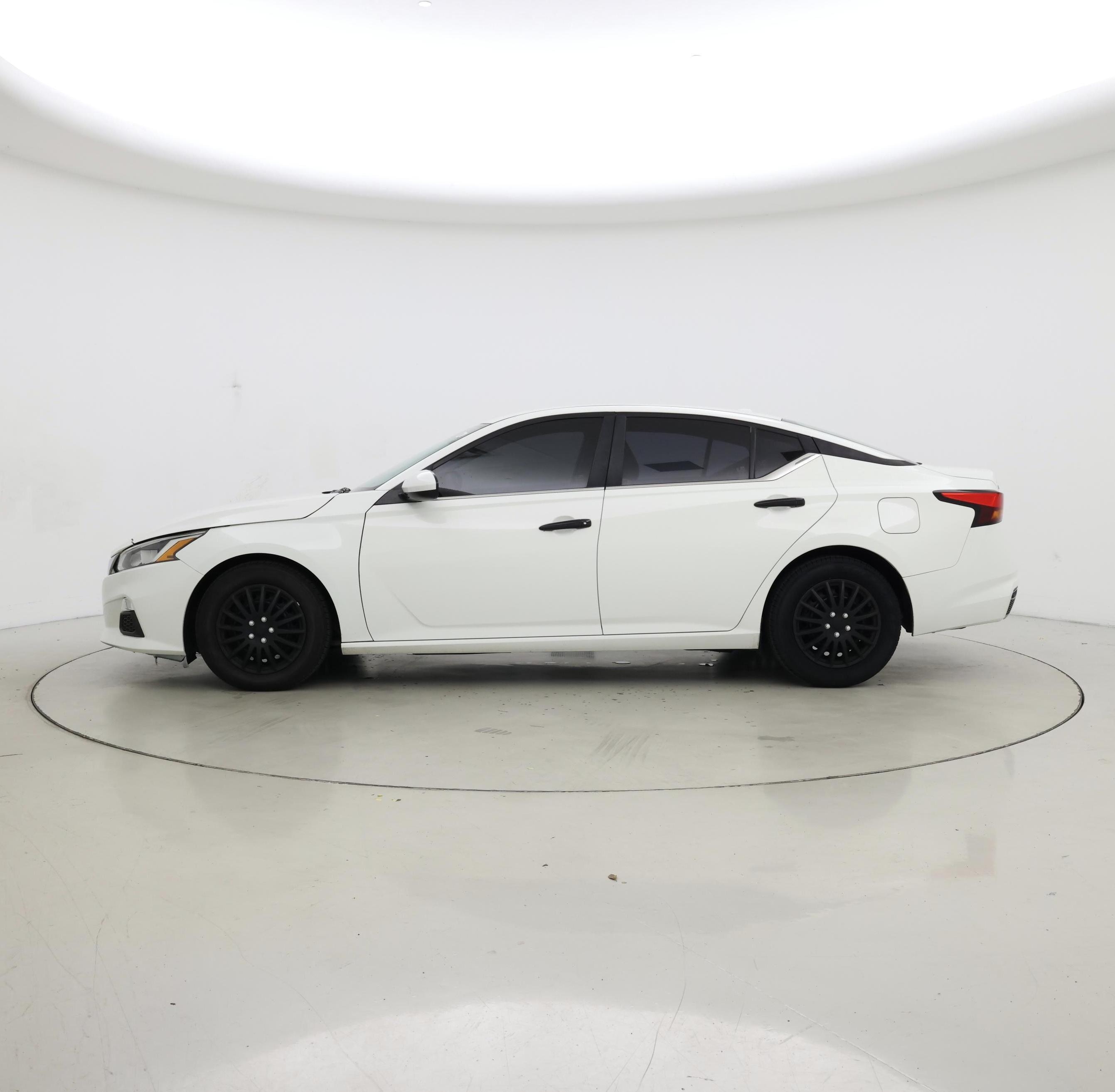 Thumbnail: 2020 Nissan Altima - 3