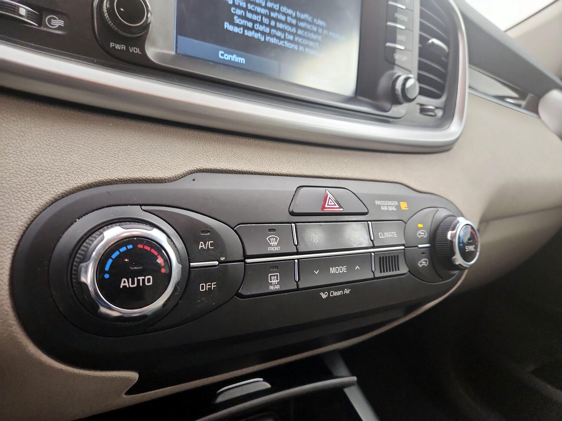 Thumbnail: 2018 Kia Sorento - 16