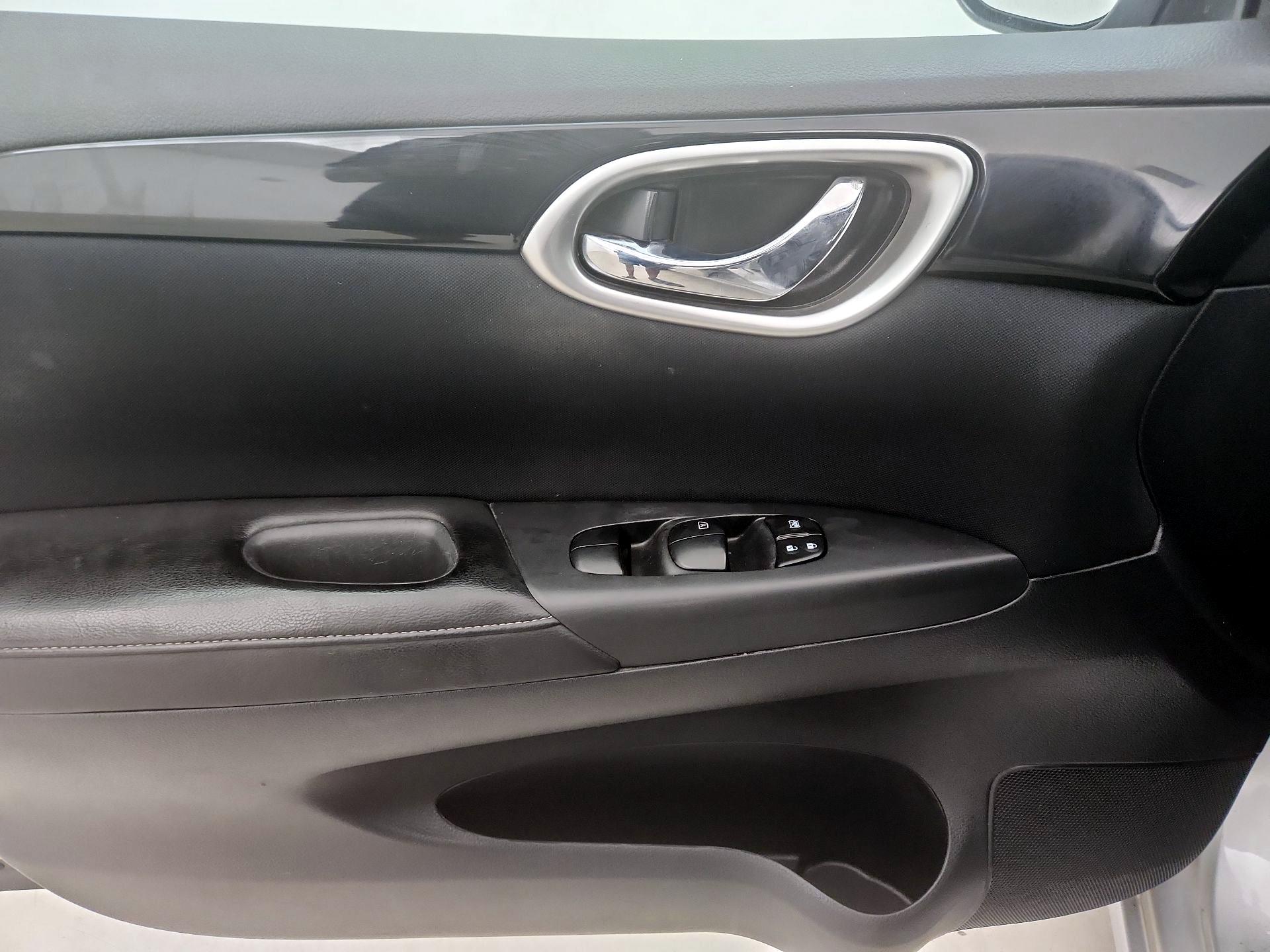 Thumbnail: 2017 Nissan Sentra - 12