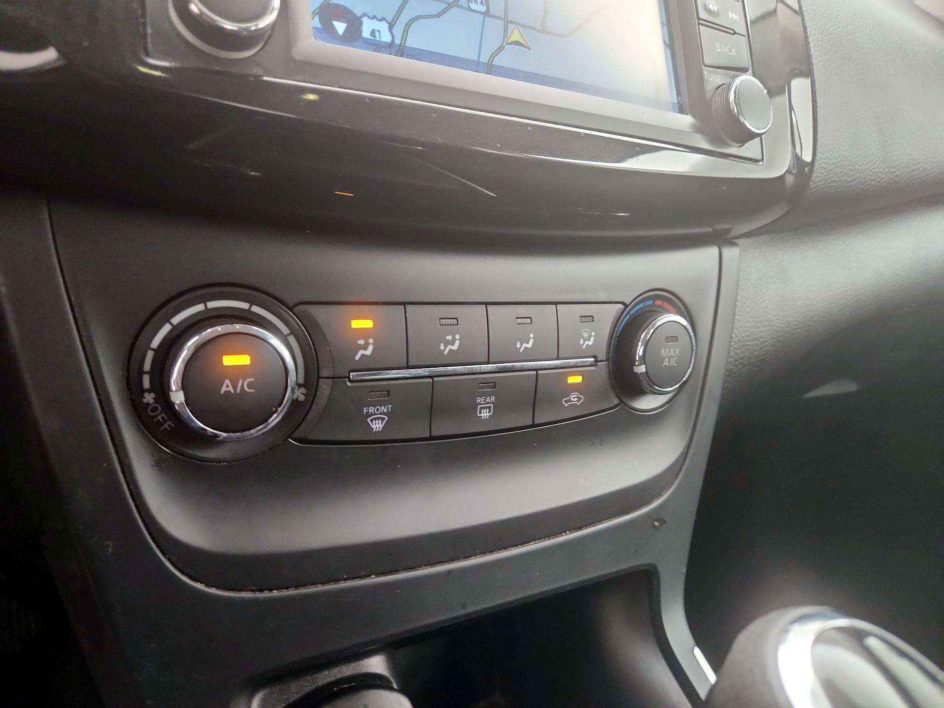 Thumbnail: 2017 Nissan Sentra - 17