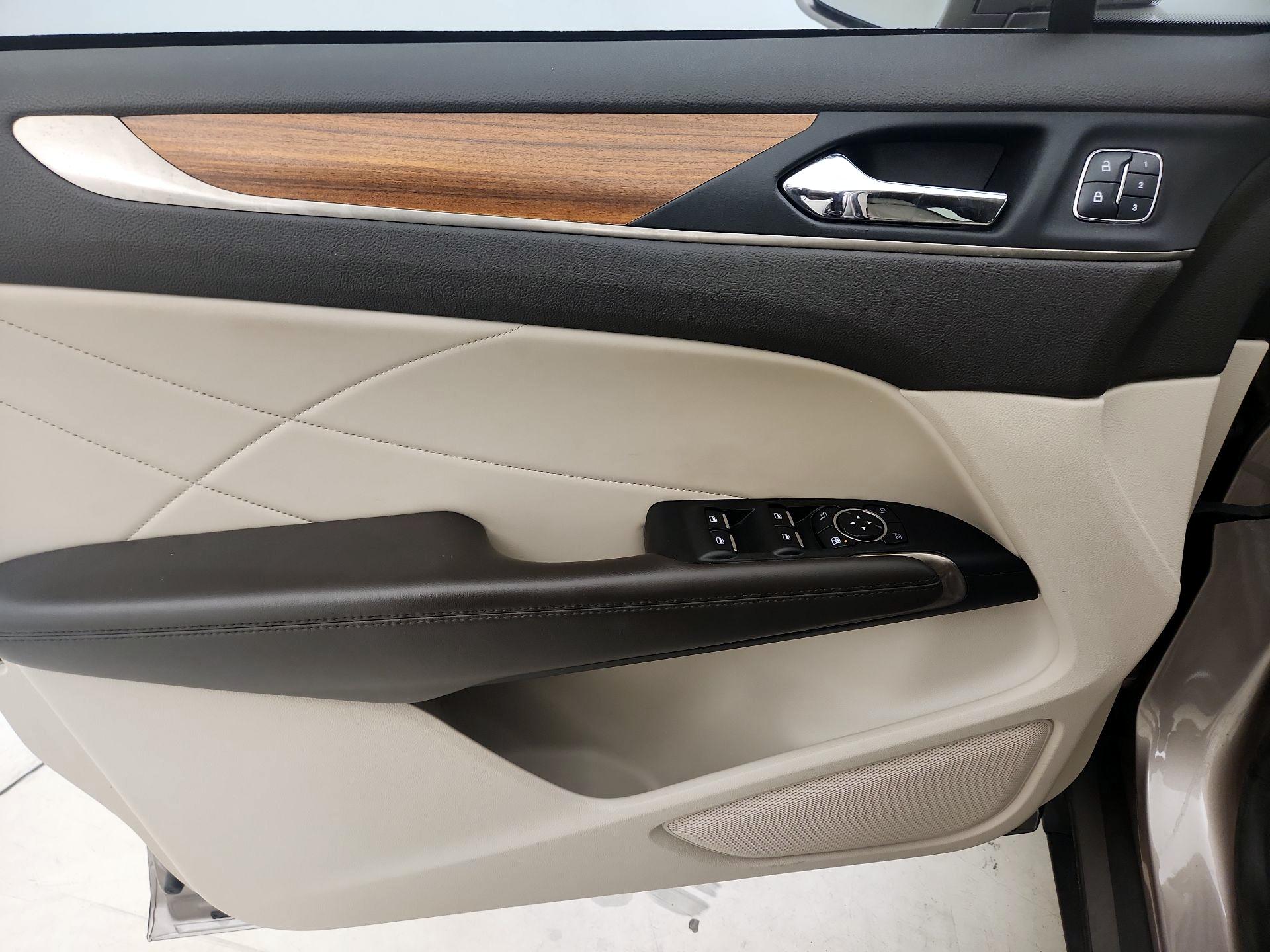 Thumbnail: 2018 Lincoln MKC - 12