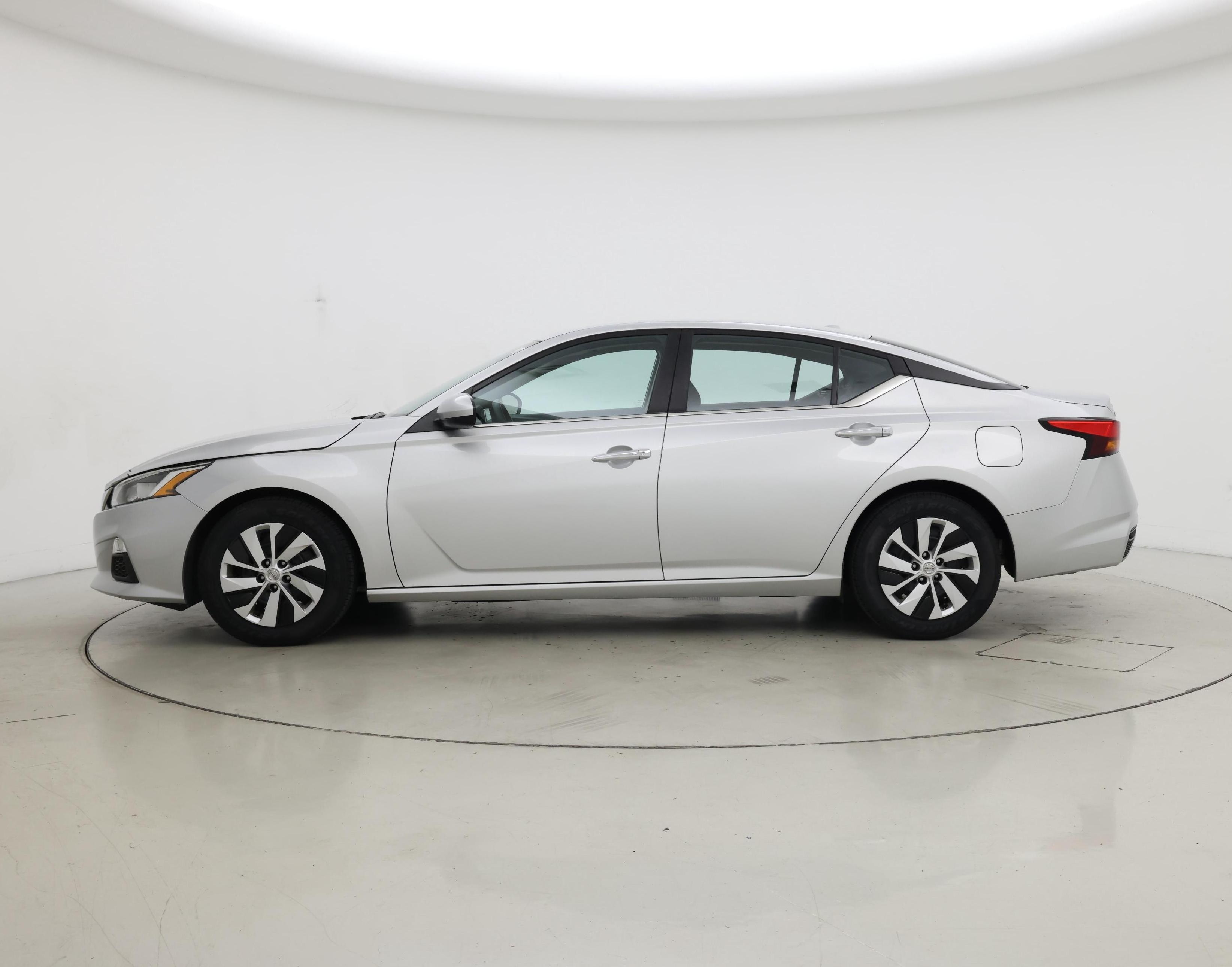 Thumbnail: 2020 Nissan Altima - 3