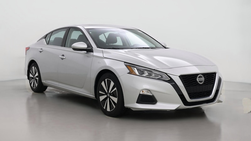 2022 Nissan Altima SV Hero Image