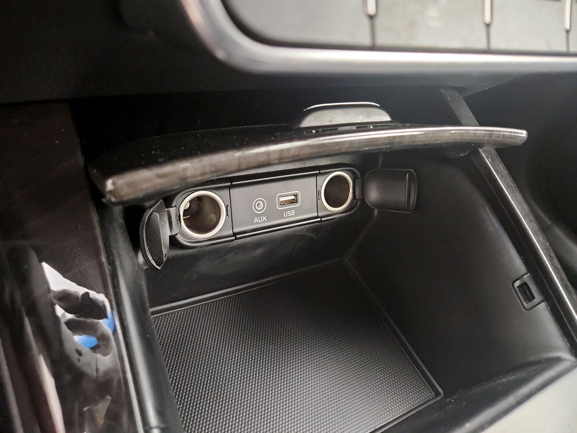 Thumbnail: 2016 Kia Sorento - 18