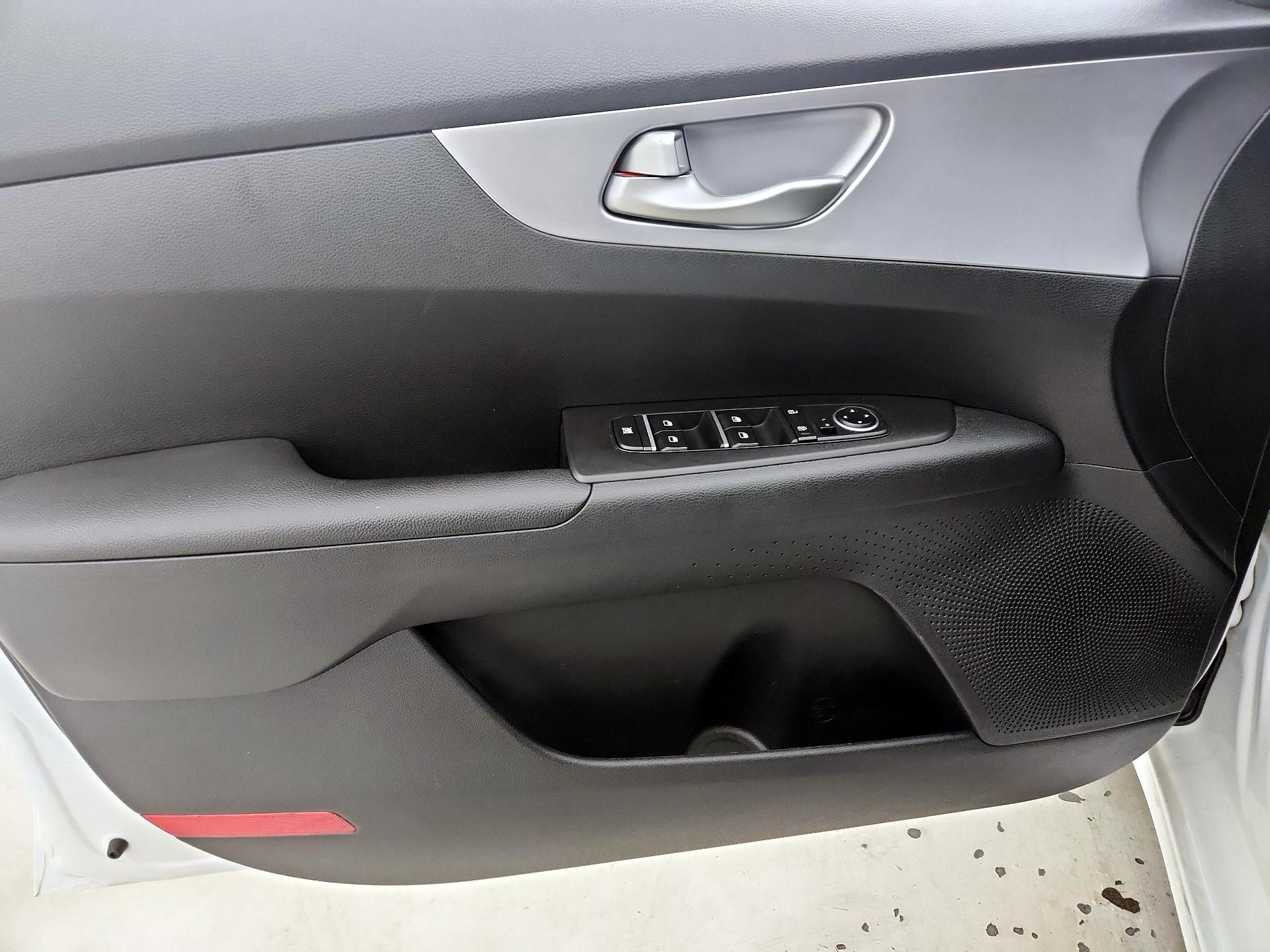 Thumbnail: 2023 Kia Forte - 12