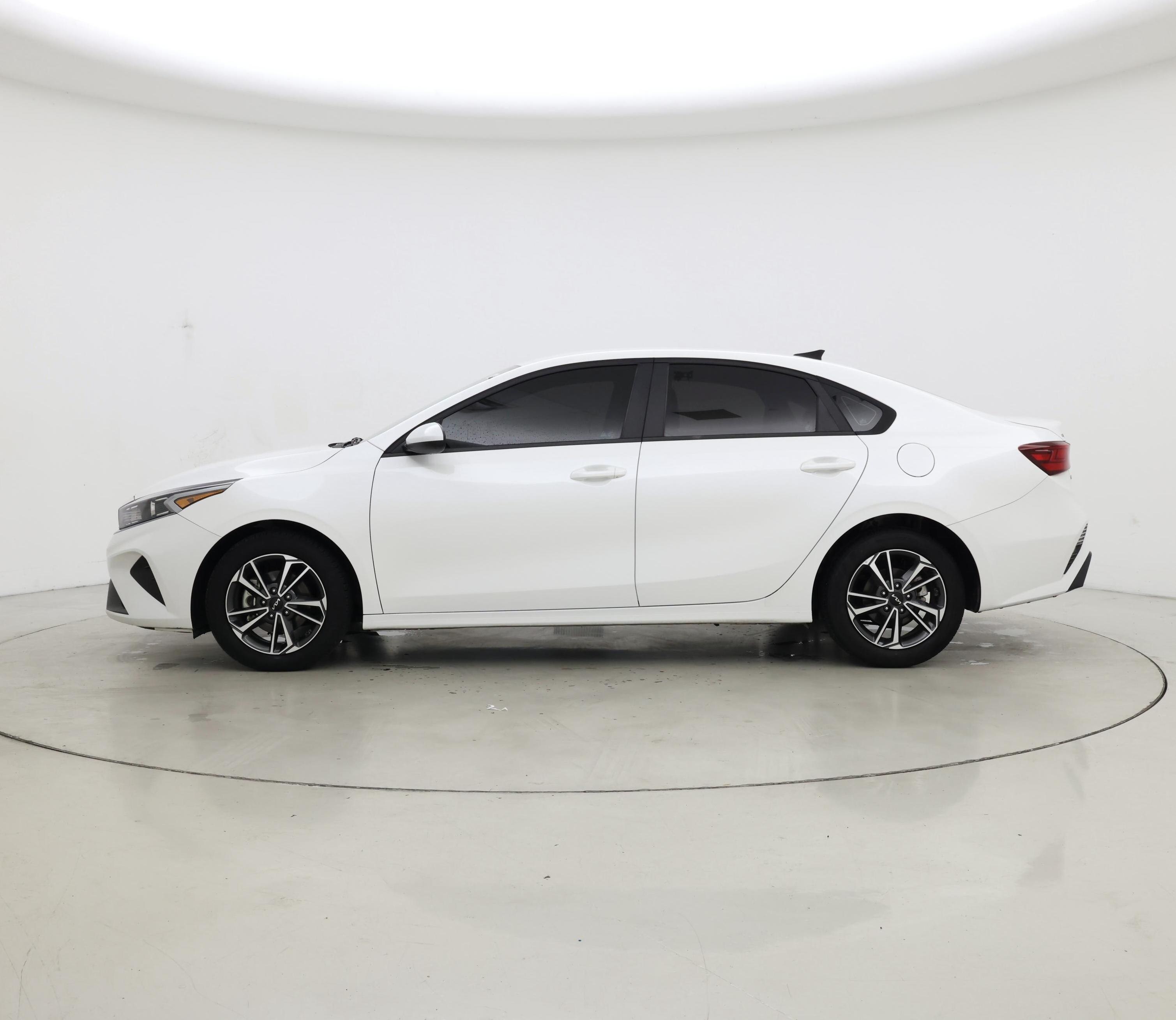 Thumbnail: 2023 Kia Forte - 3