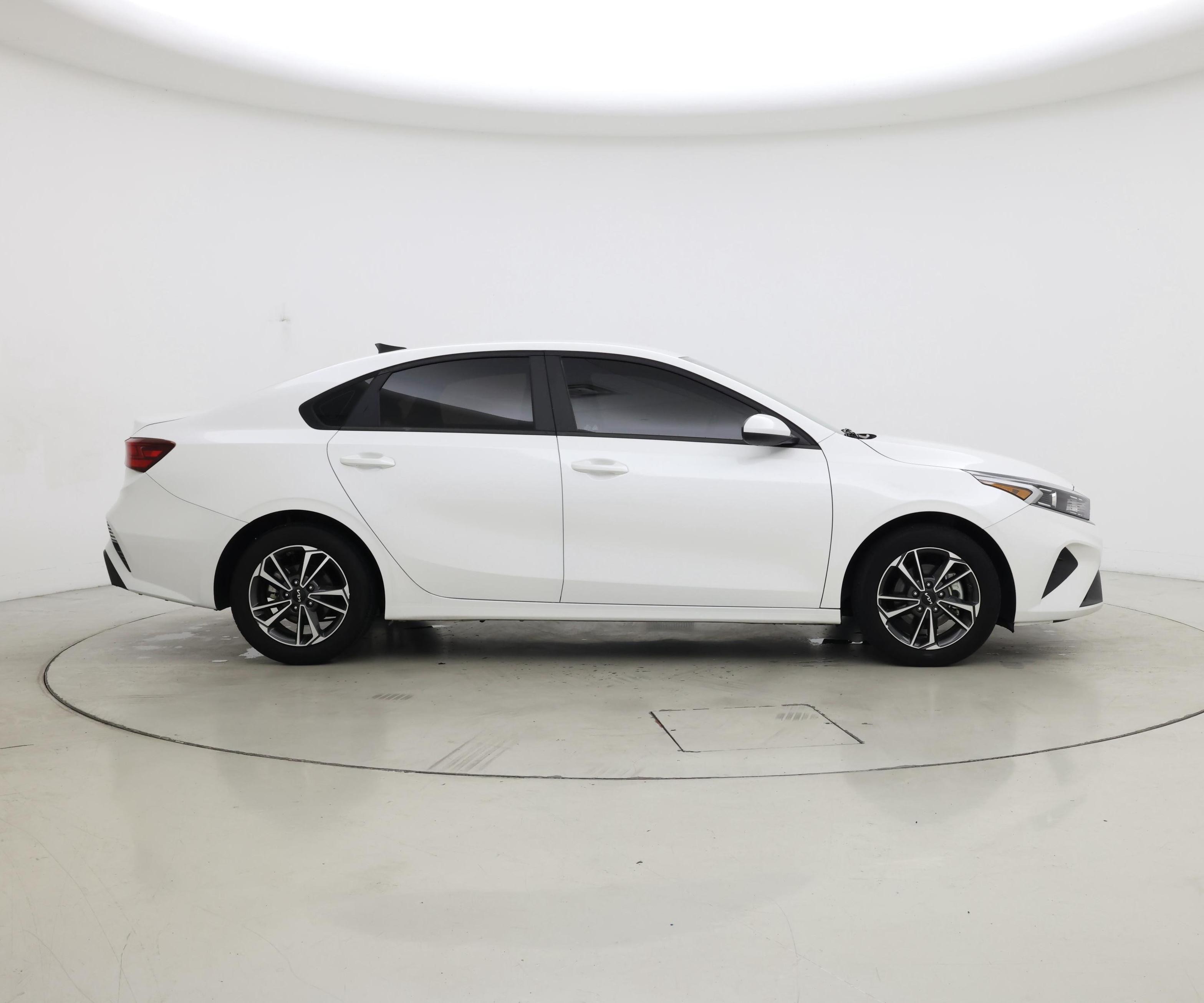 Thumbnail: 2023 Kia Forte - 7