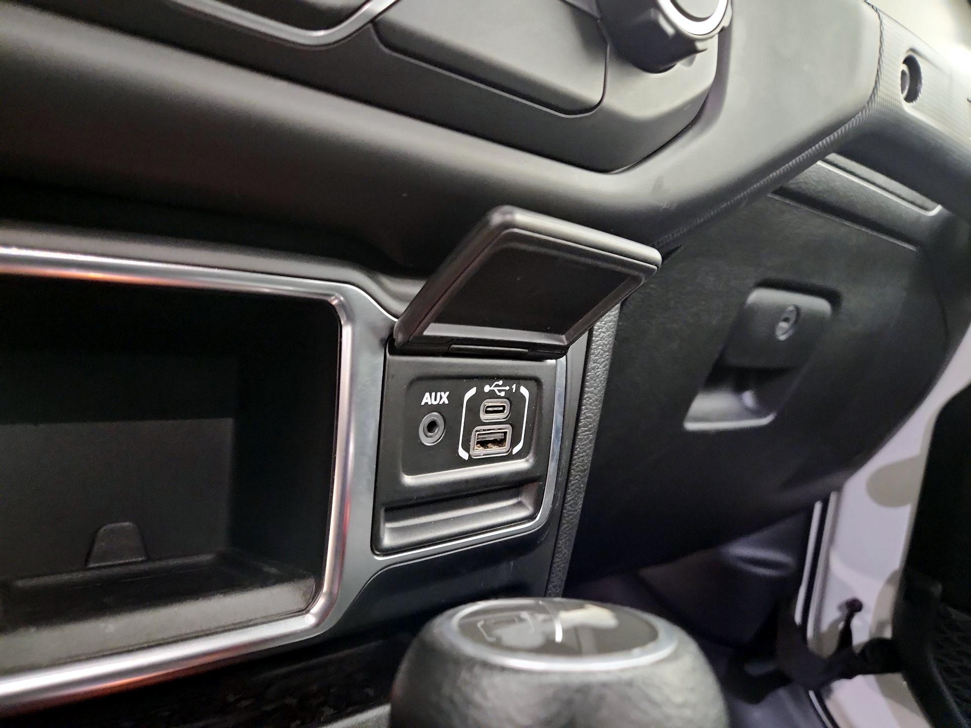 Thumbnail: 2021 Jeep Wrangler - 18