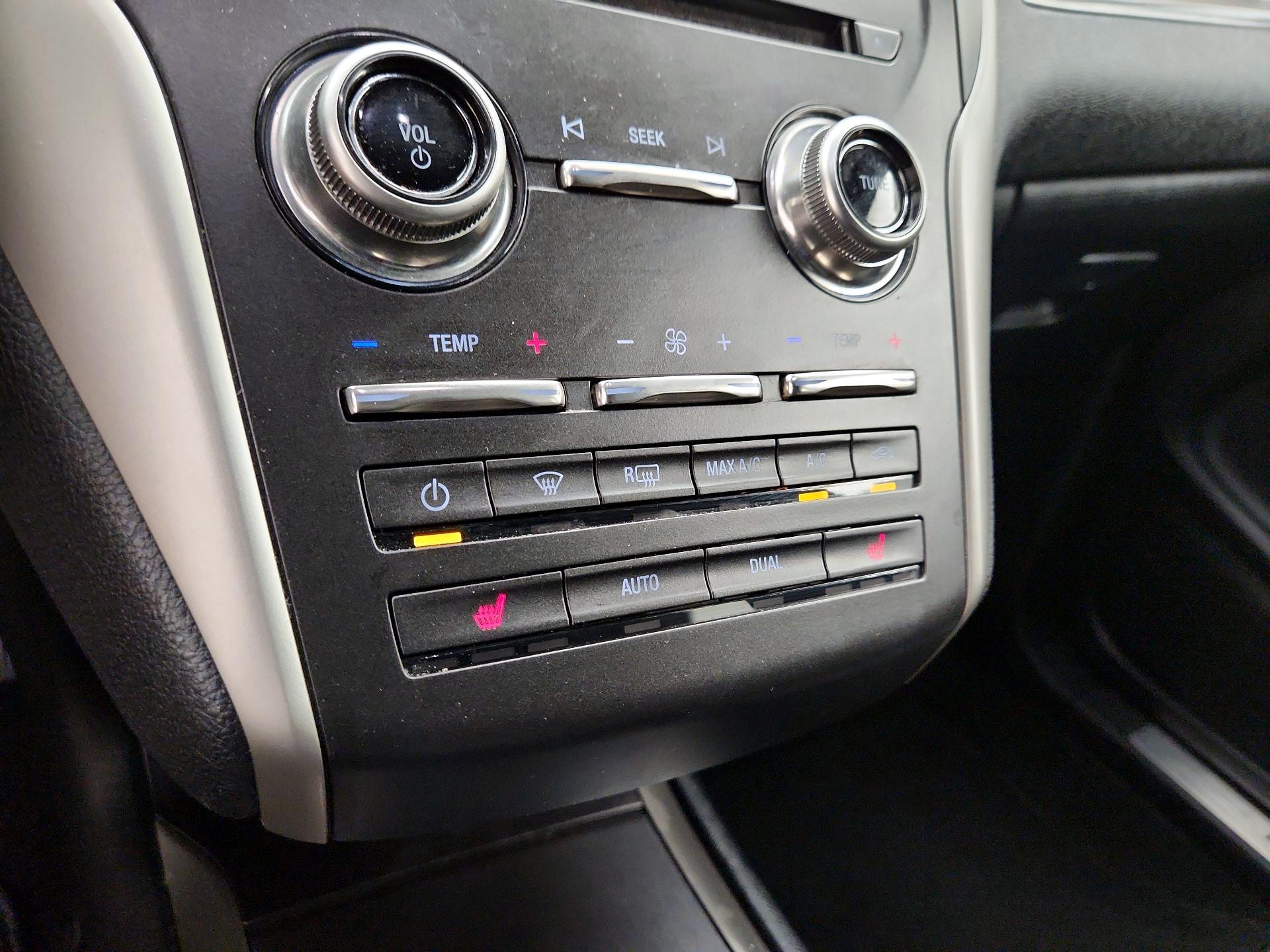 Thumbnail: 2016 Lincoln MKC - 16