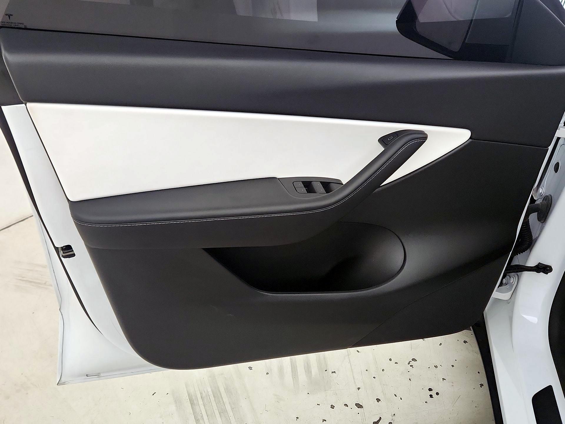 Thumbnail: 2022 Tesla Model Y - 12