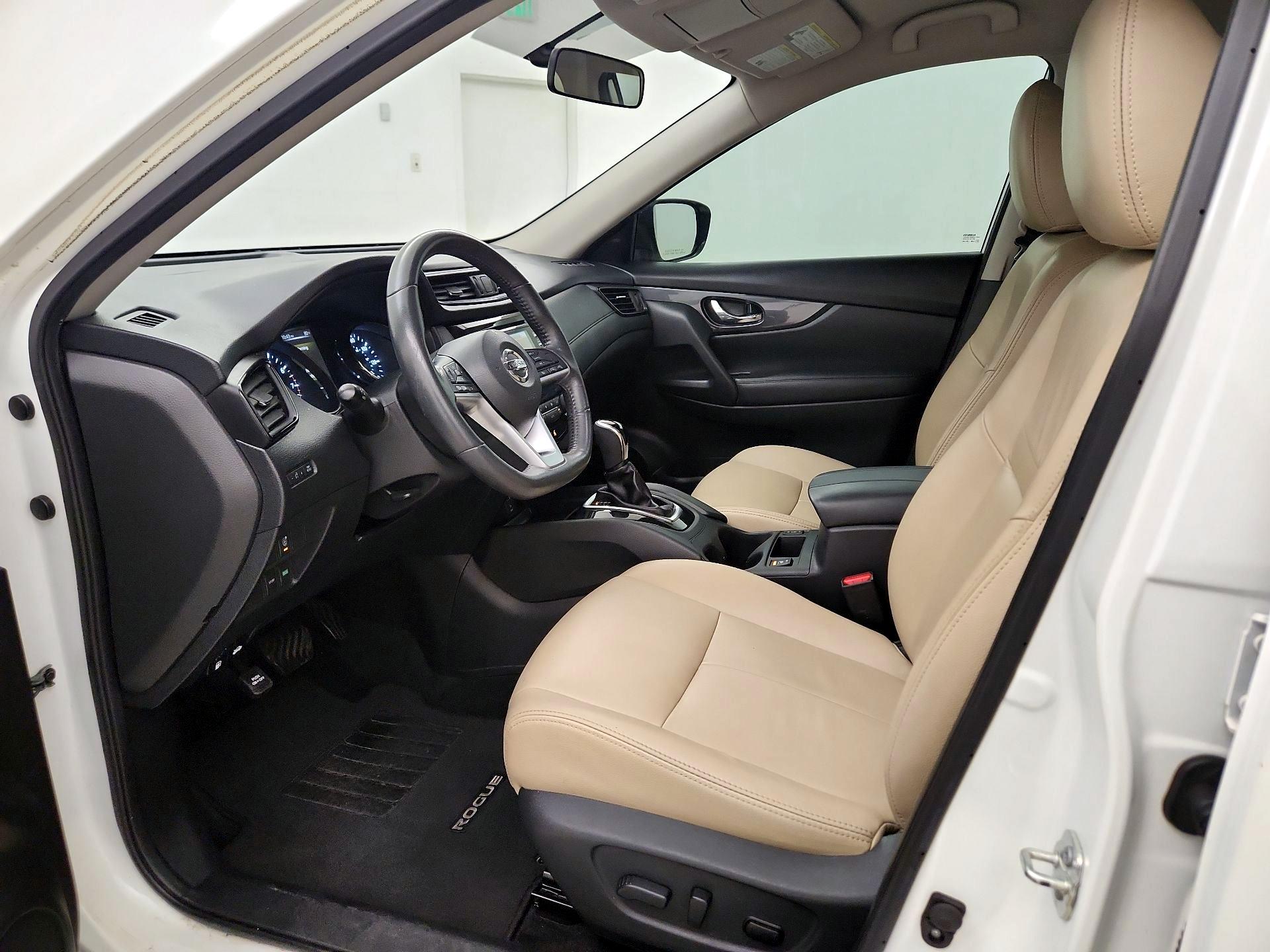 Thumbnail: 2017 Nissan Rogue - 11