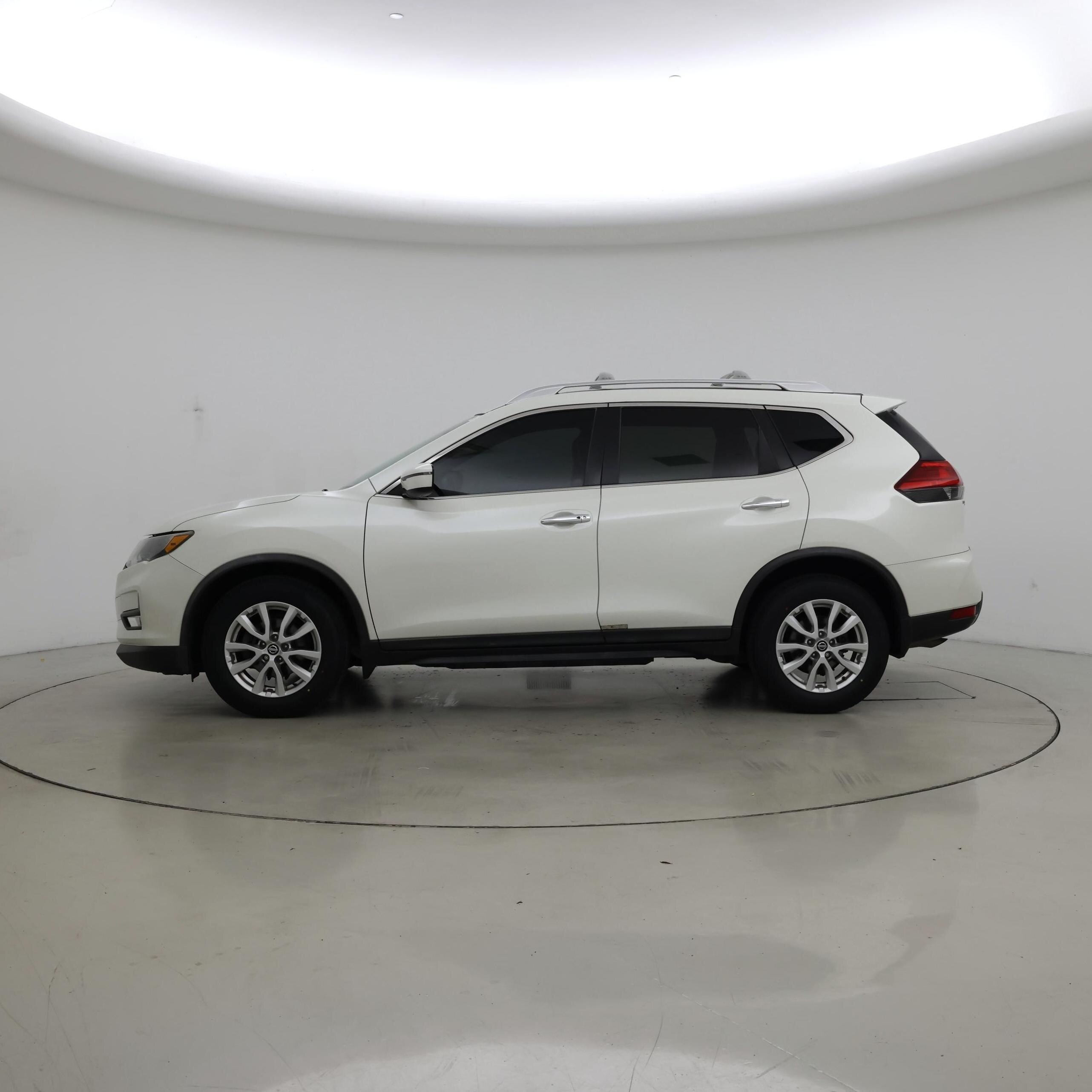 Thumbnail: 2017 Nissan Rogue - 3