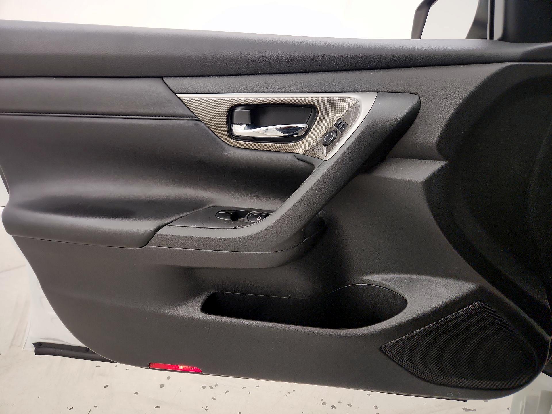 Thumbnail: 2013 Nissan Altima - 12