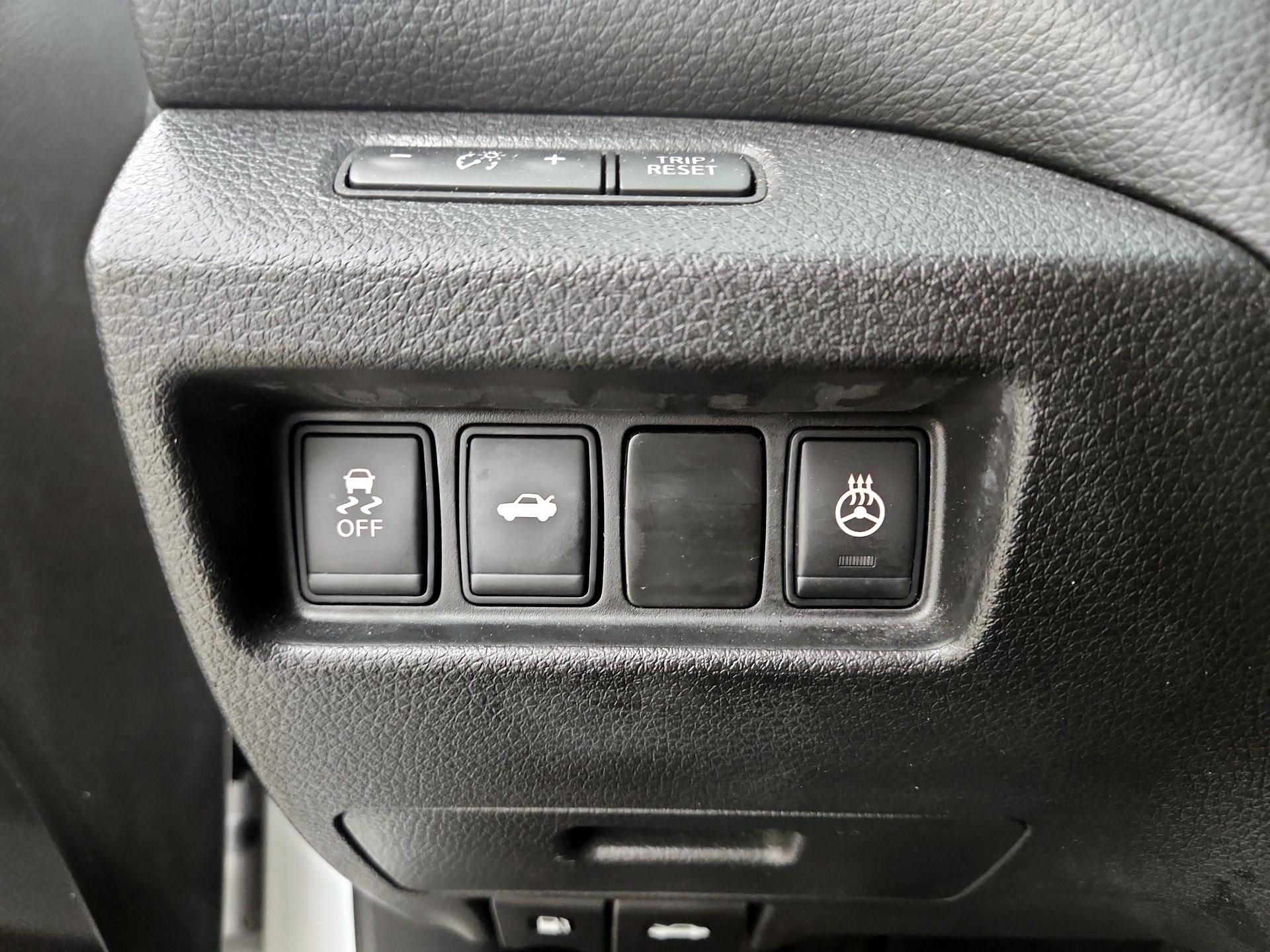 Thumbnail: 2013 Nissan Altima - 13